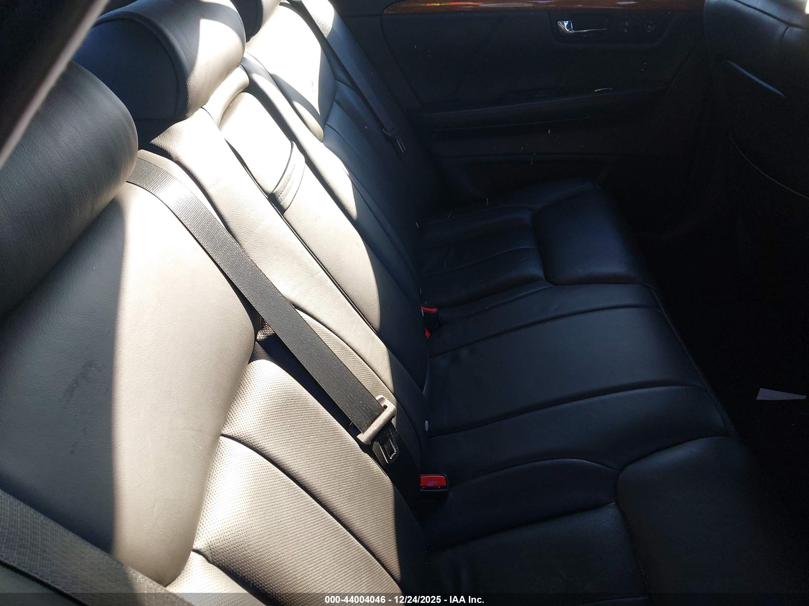 CADILLAC DTS image 8
