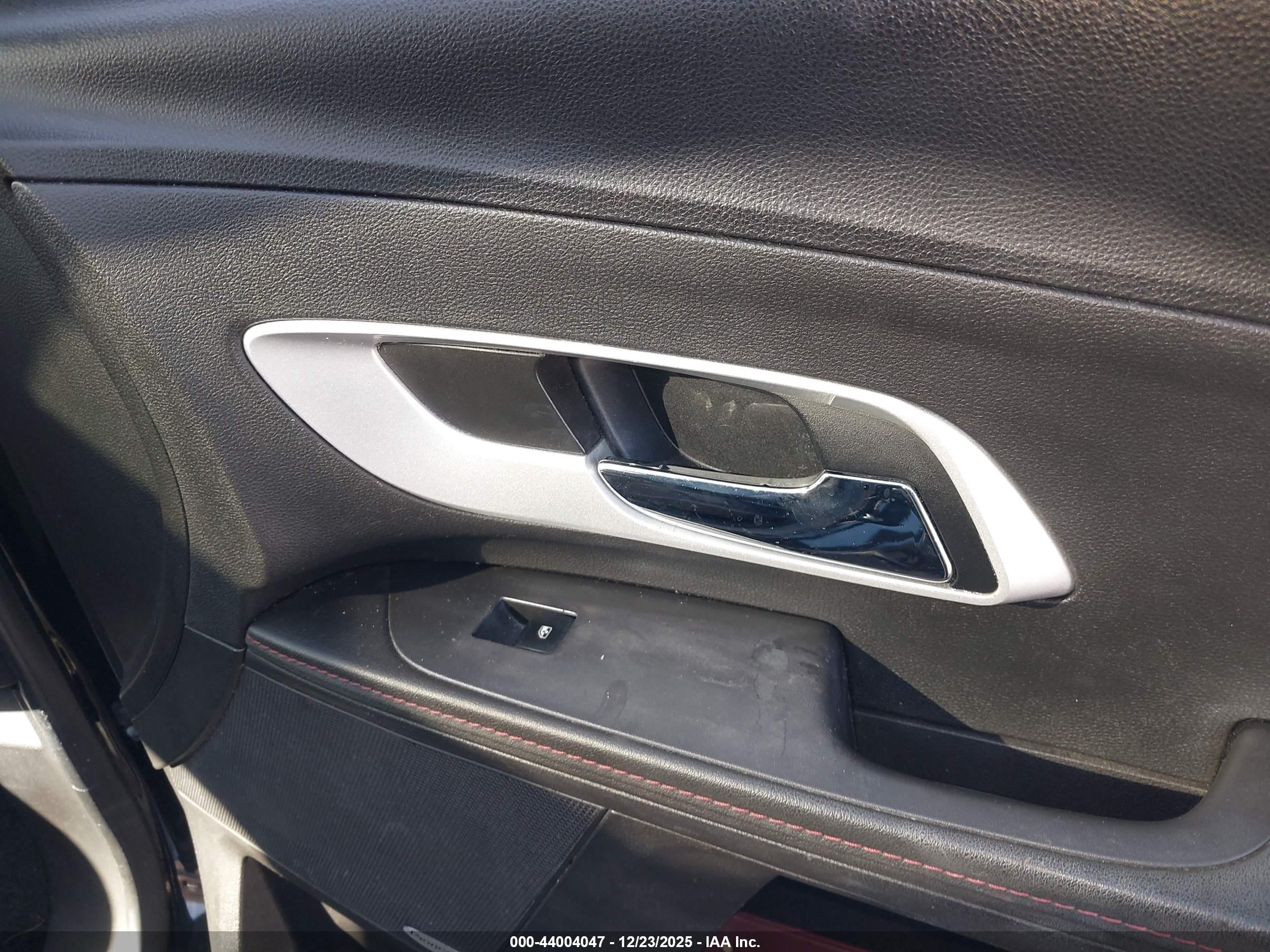 CHEVROLET EQUINOX image 8