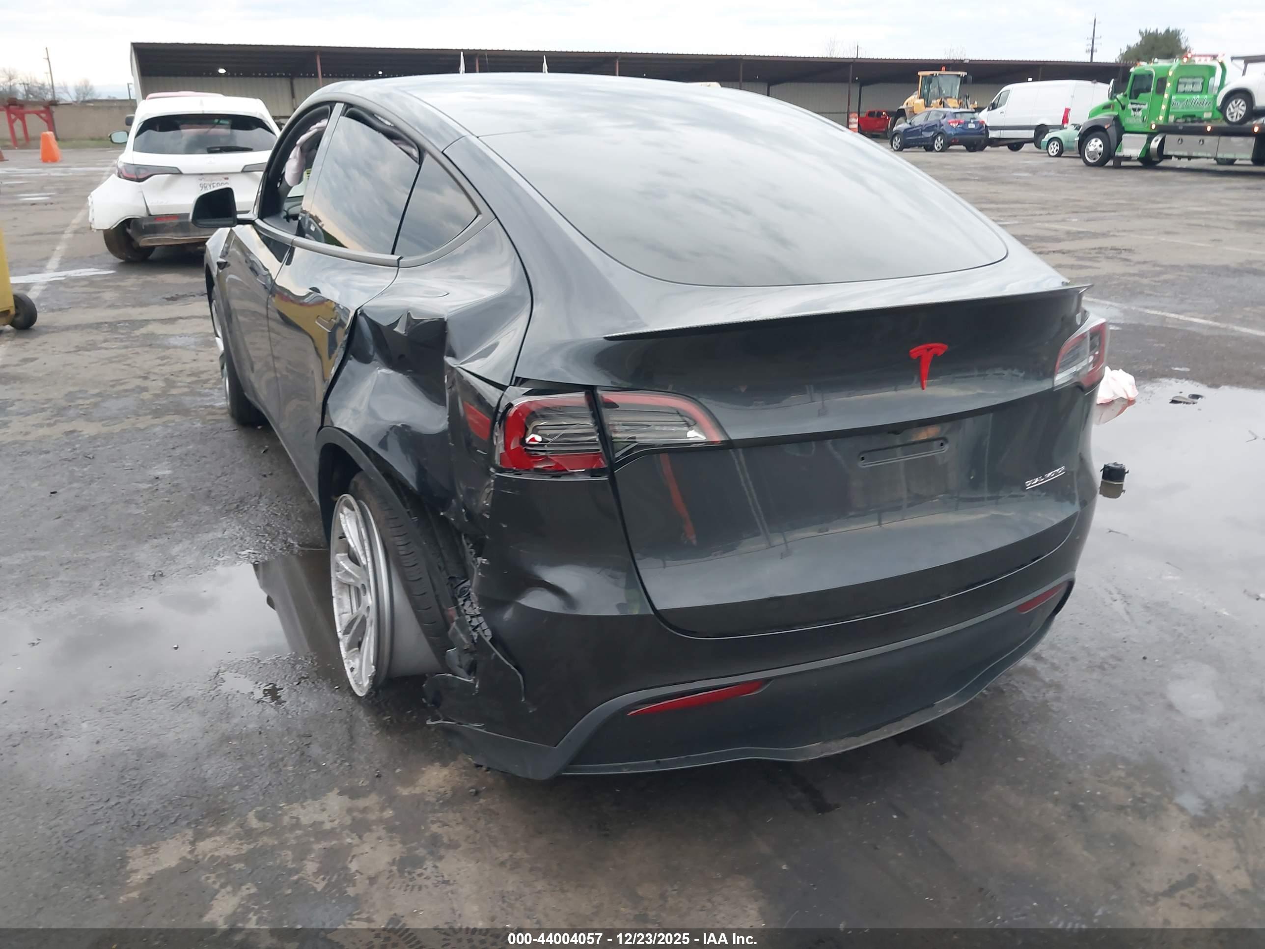 TESLA MODEL image 3