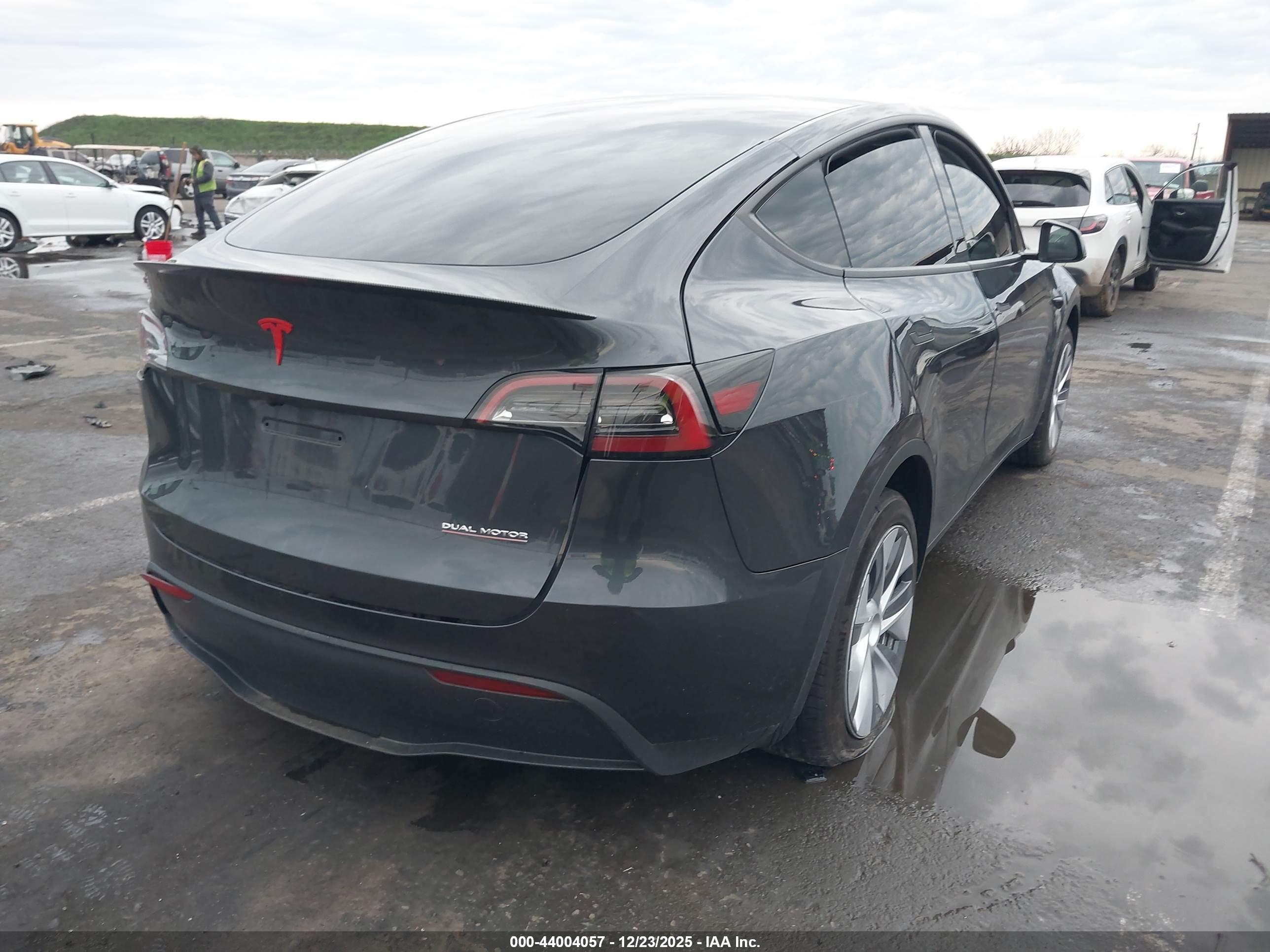 TESLA MODEL image 4
