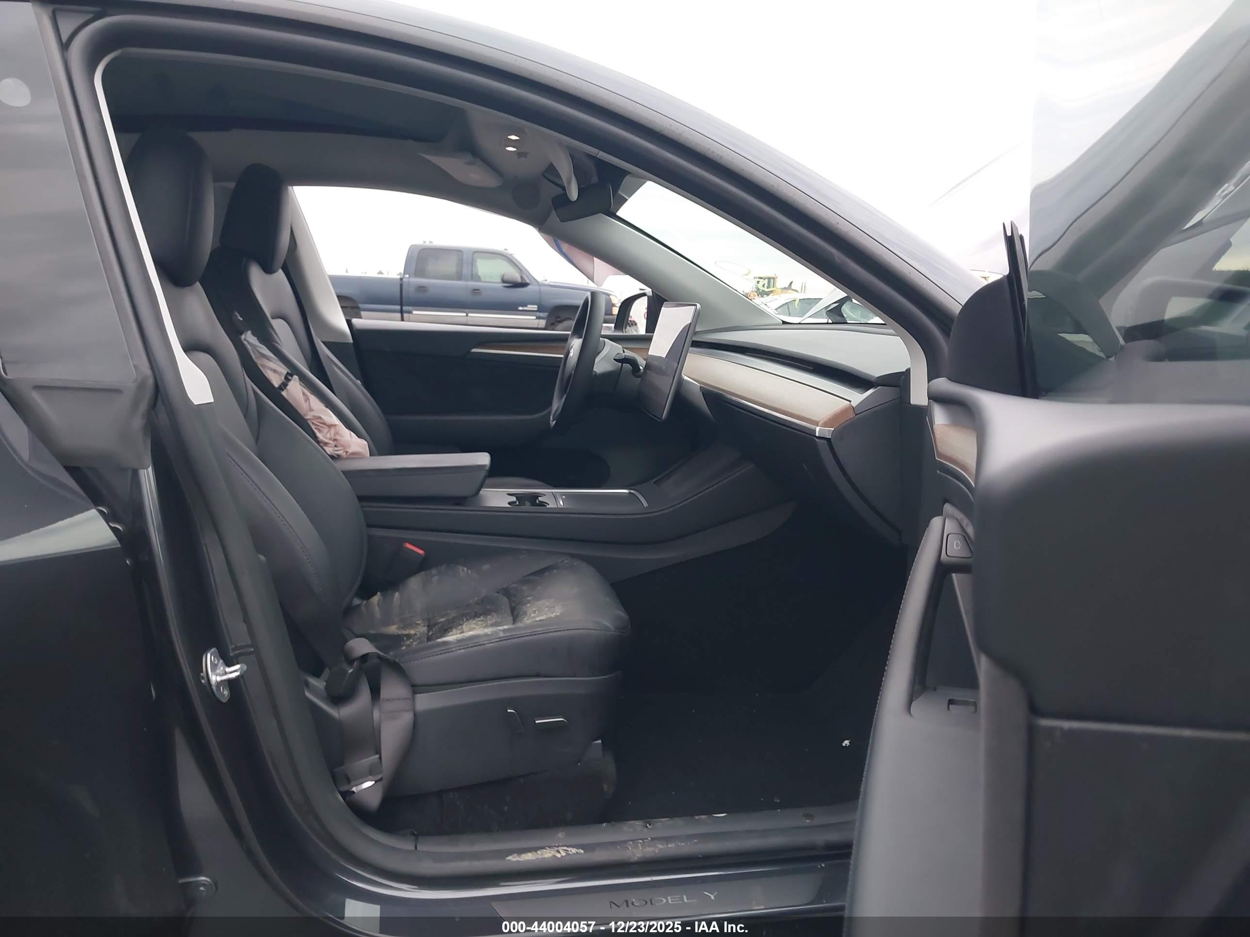 TESLA MODEL image 5