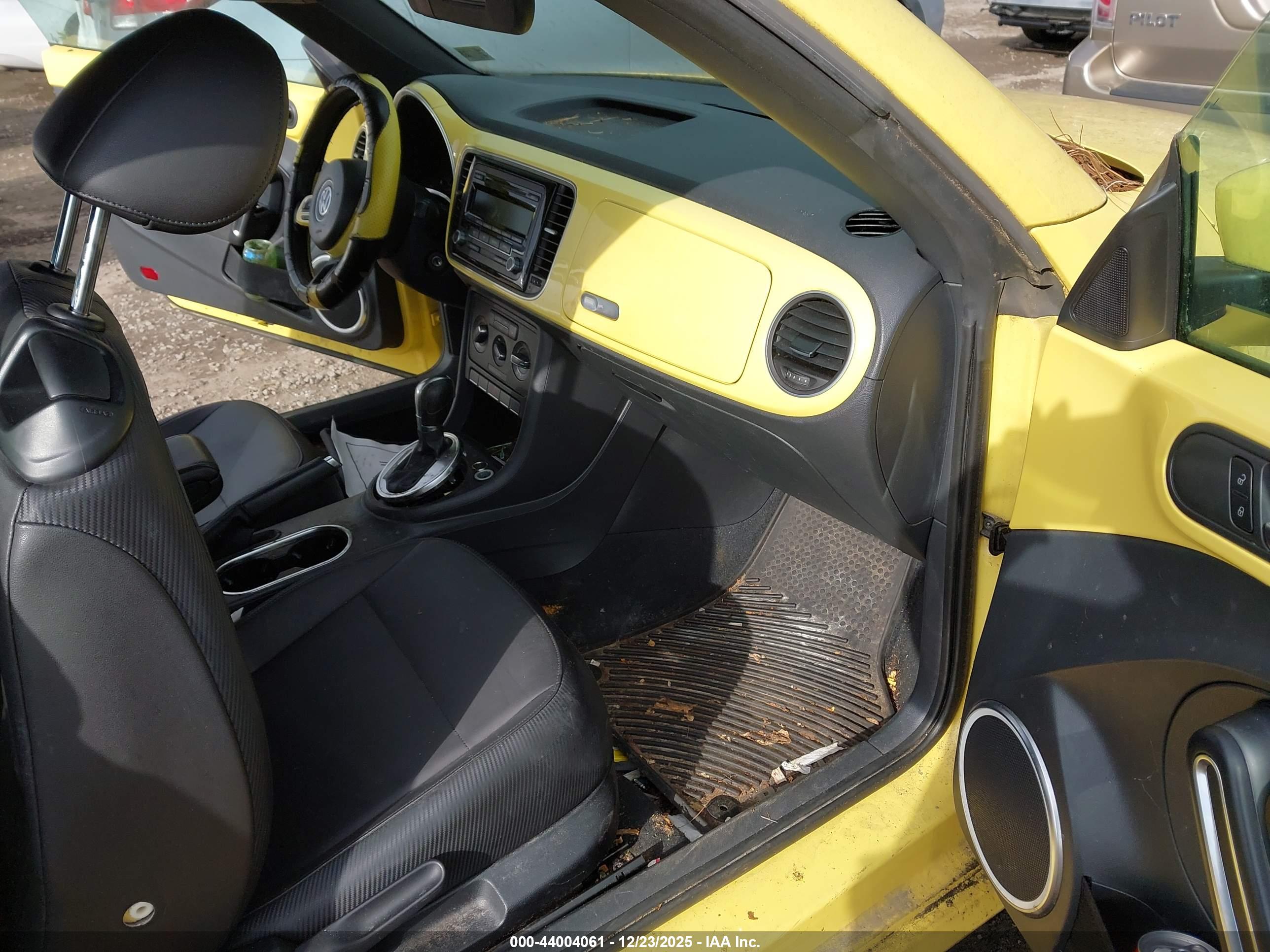 VOLKSWAGEN BEETLE image 5