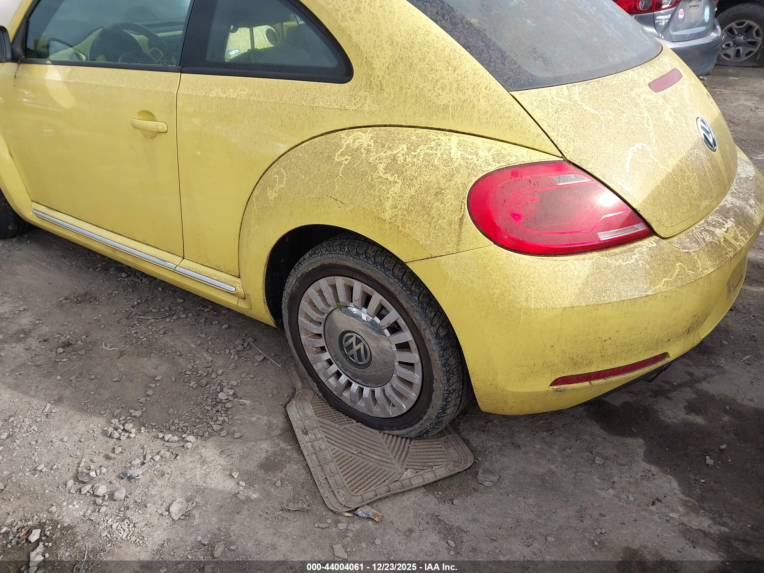 VOLKSWAGEN BEETLE image 6