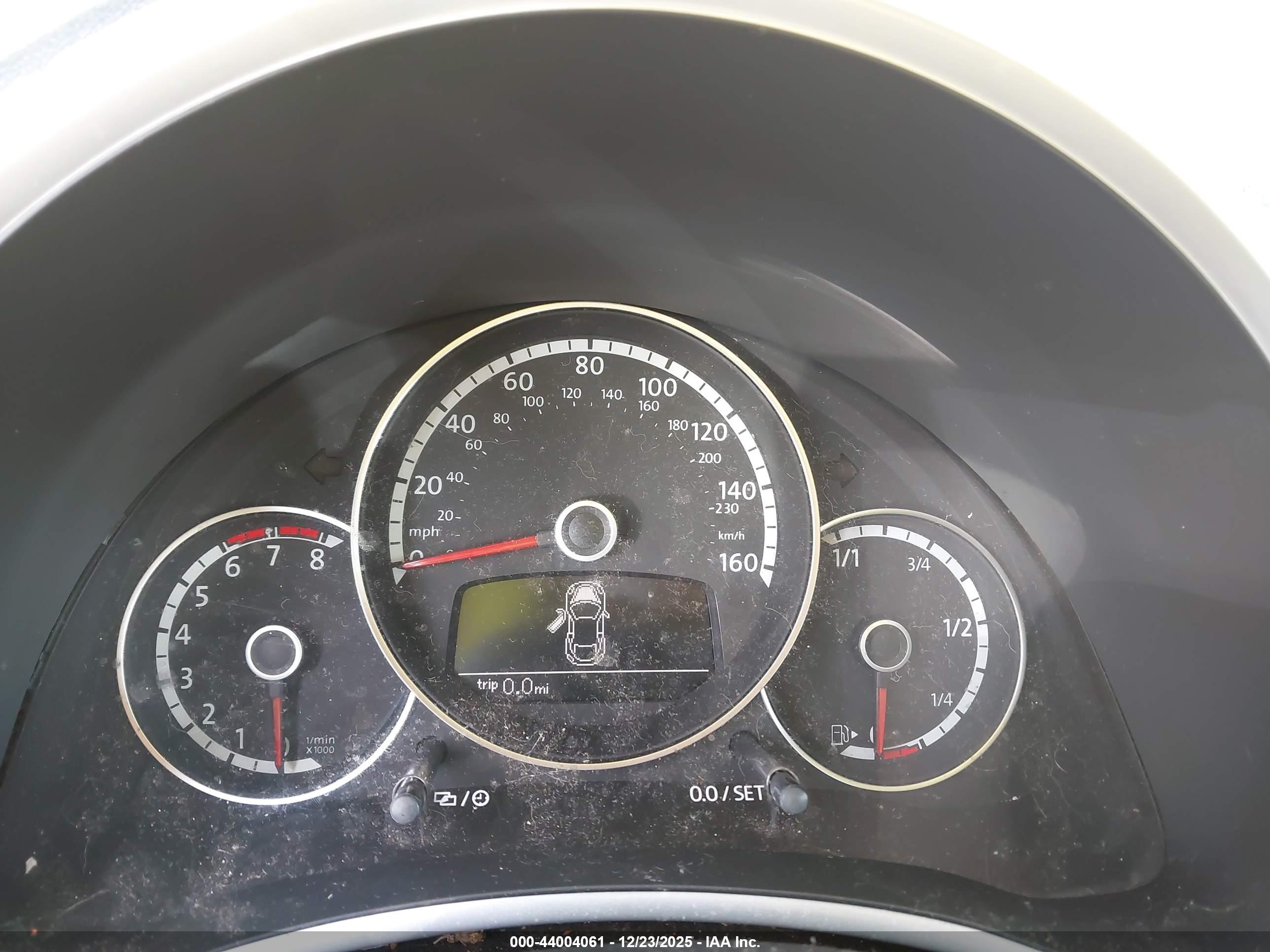 VOLKSWAGEN BEETLE image 7