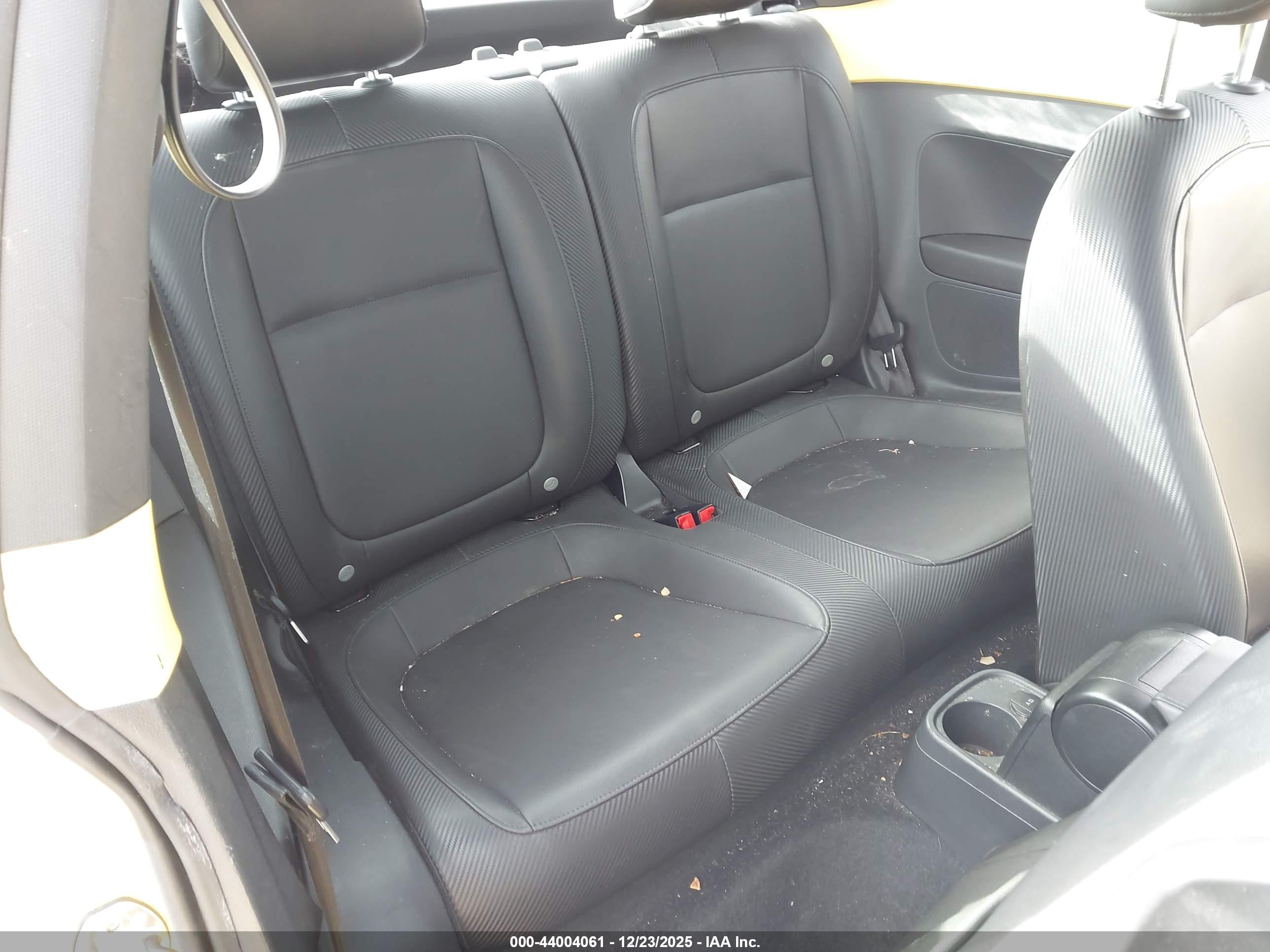 VOLKSWAGEN BEETLE image 8