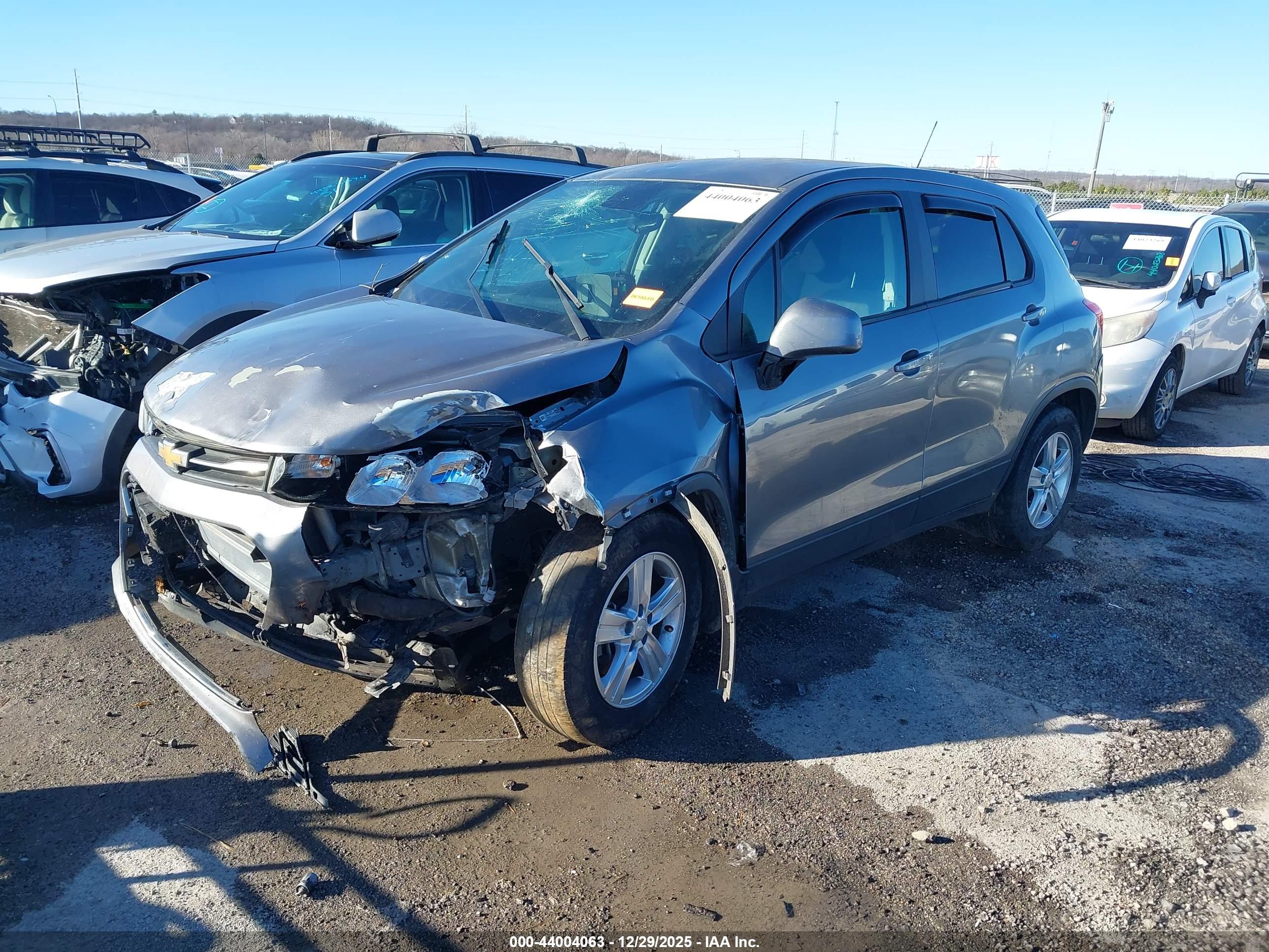 CHEVROLET TRAX image 2