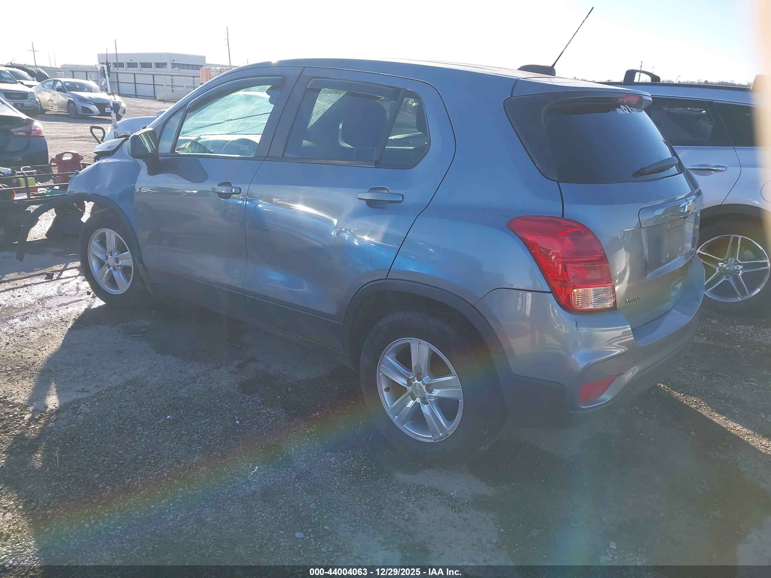 CHEVROLET TRAX image 3