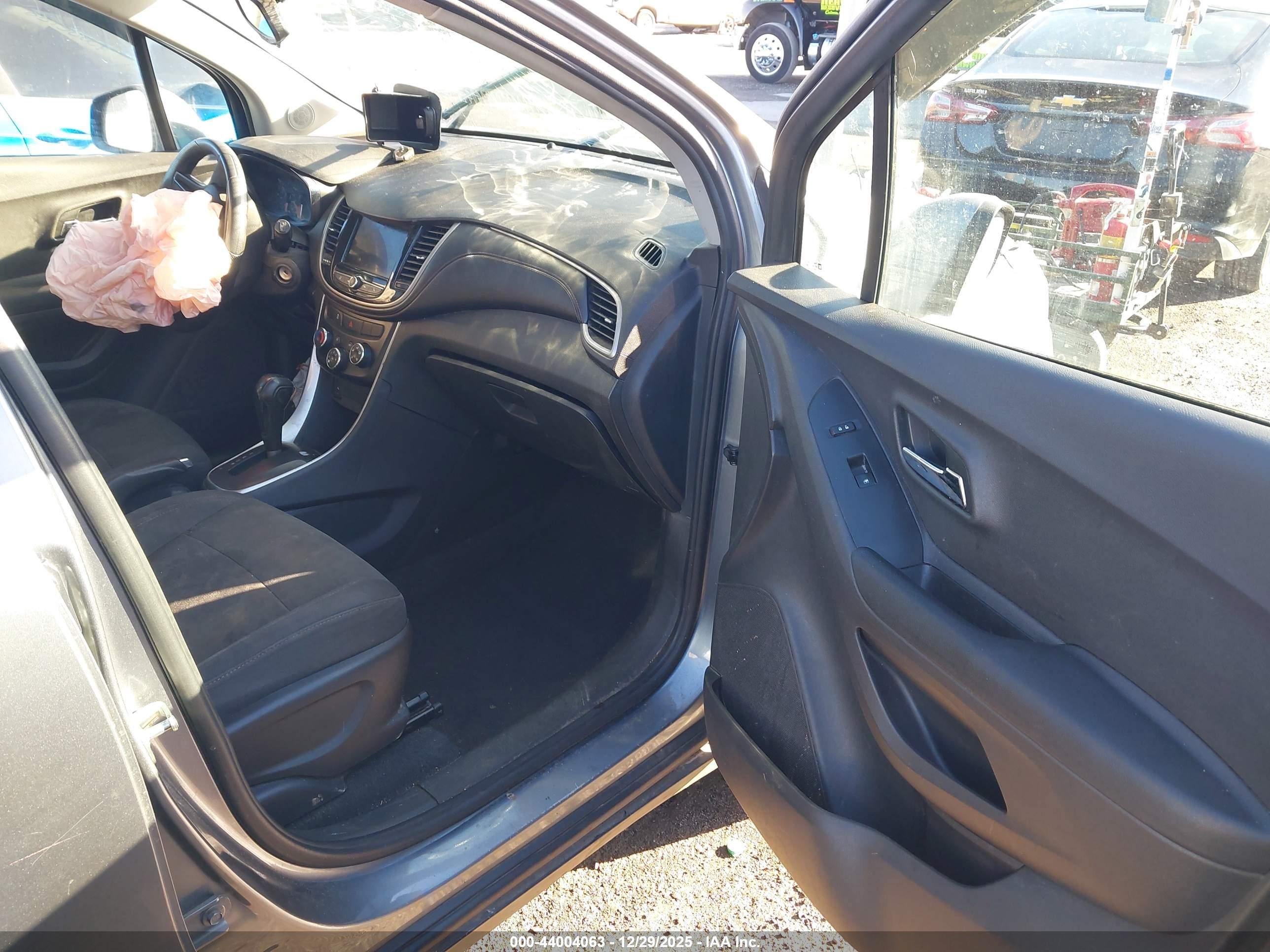CHEVROLET TRAX image 5