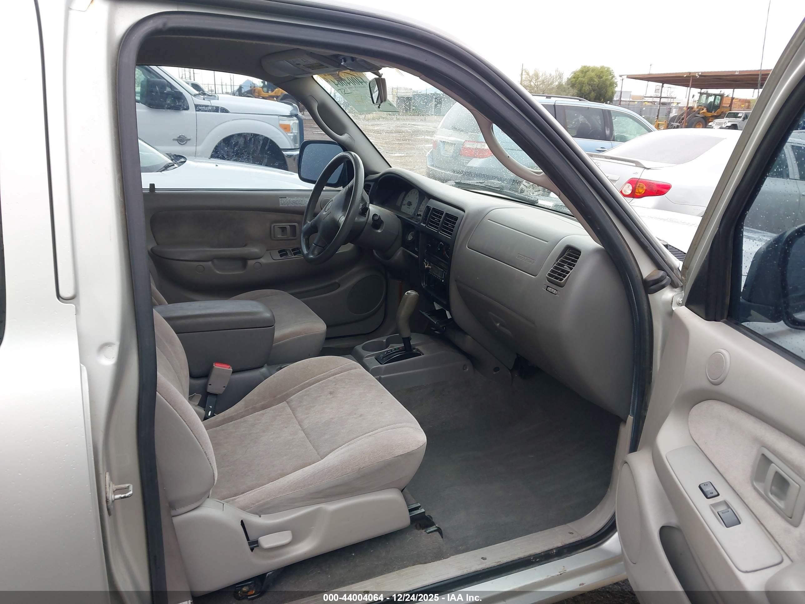 TOYOTA TACOMA image 5
