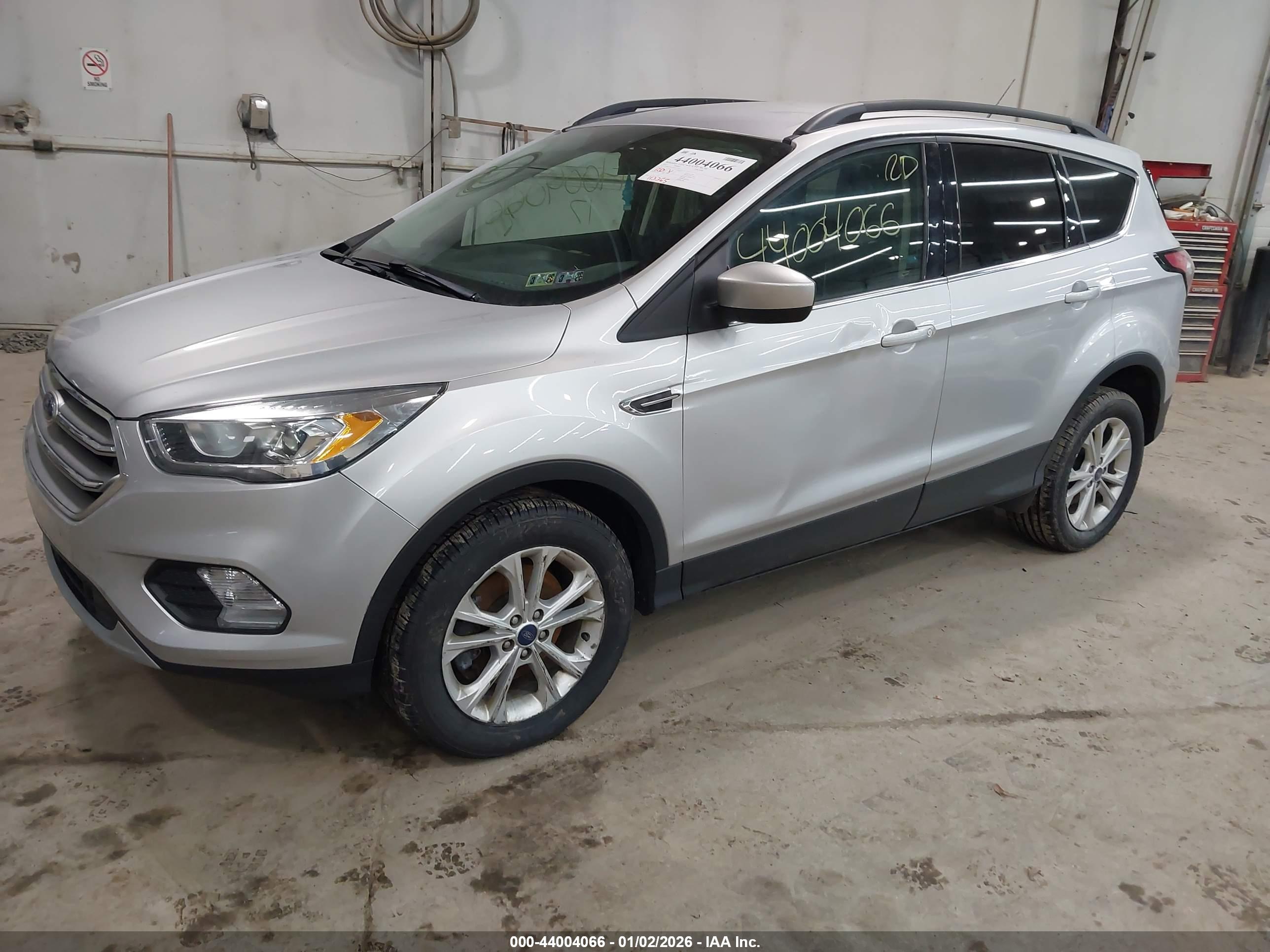 FORD ESCAPE image 2