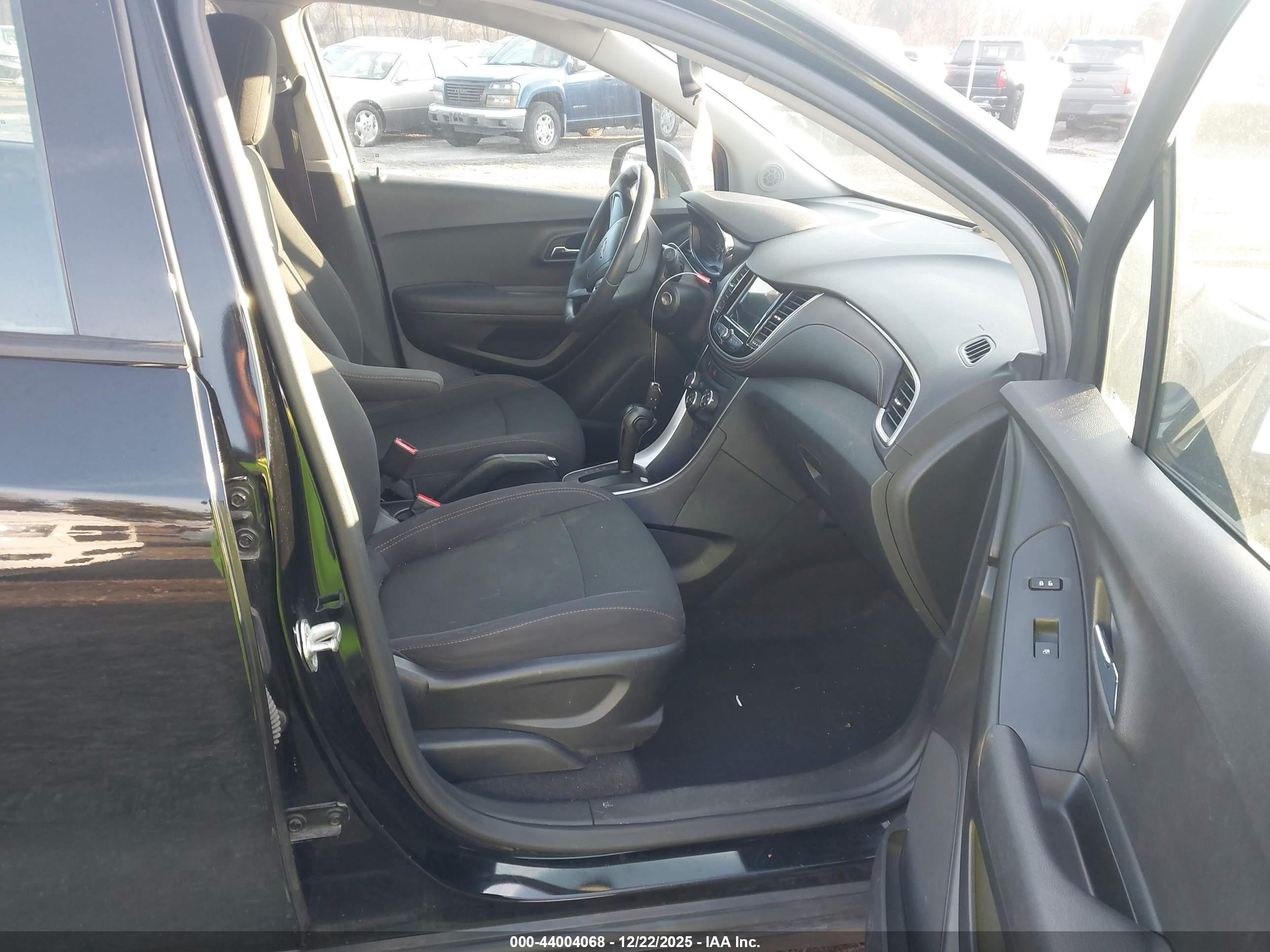 CHEVROLET TRAX image 5