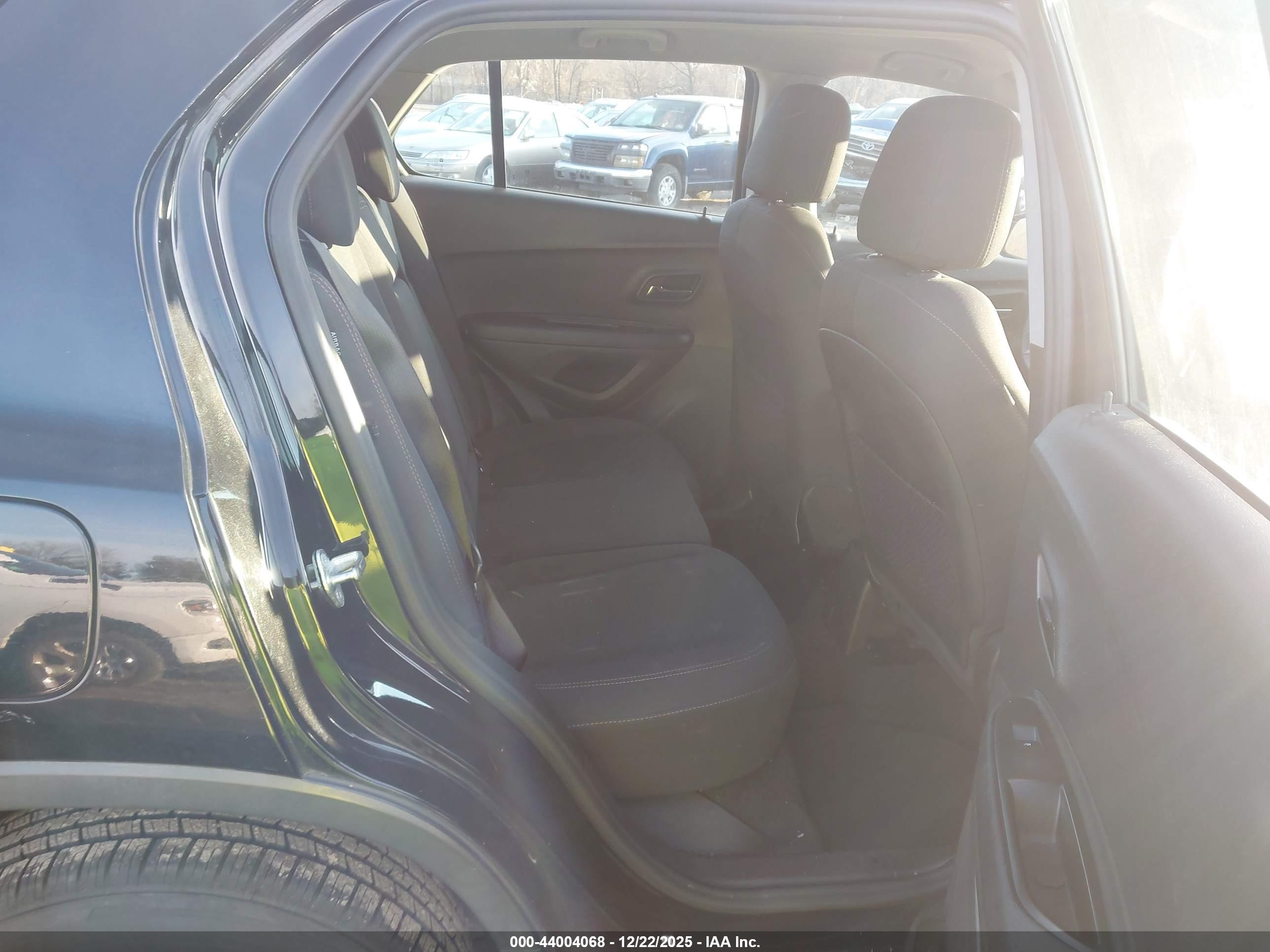 CHEVROLET TRAX image 8