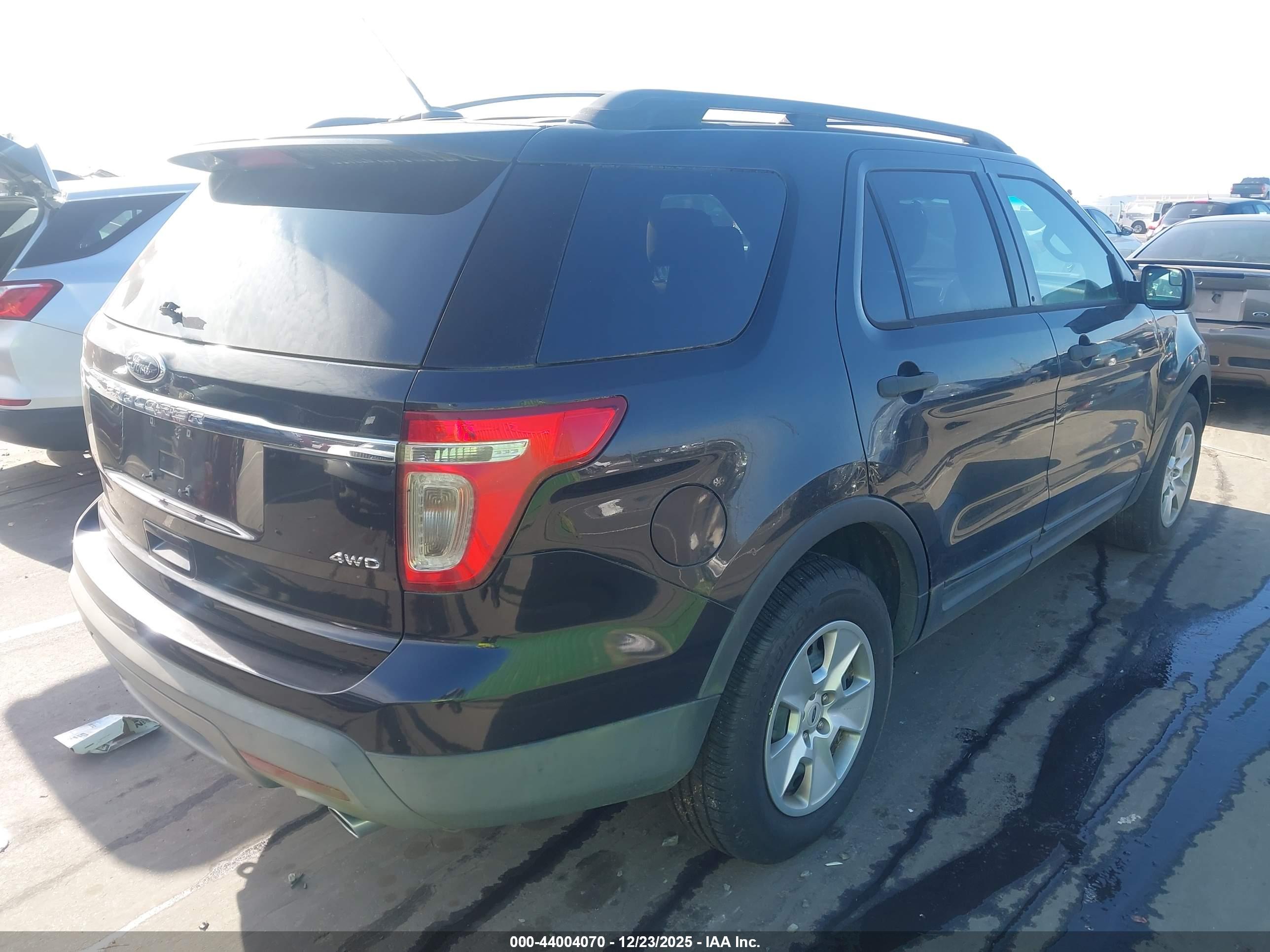 FORD EXPLORER image 4