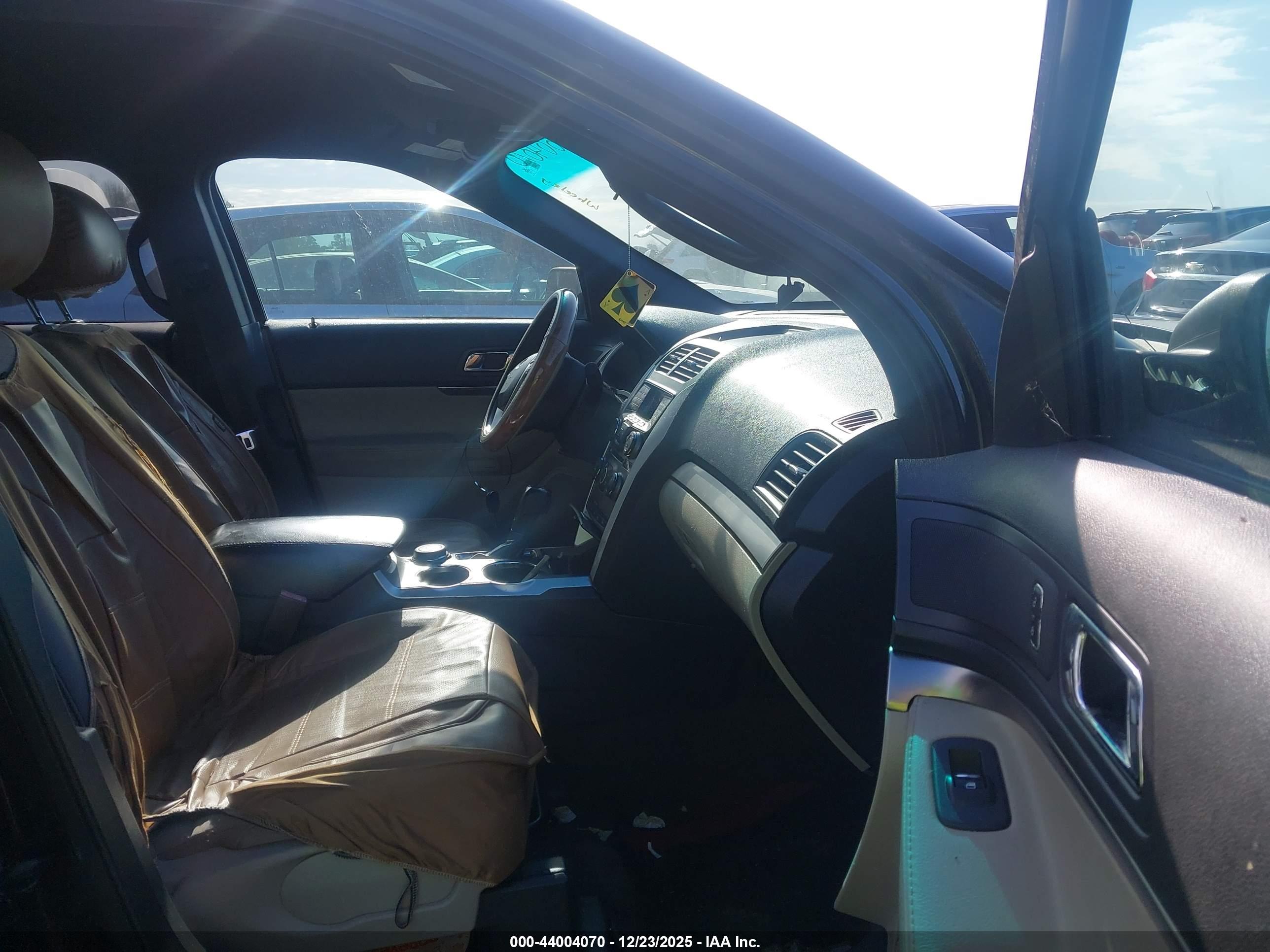 FORD EXPLORER image 5