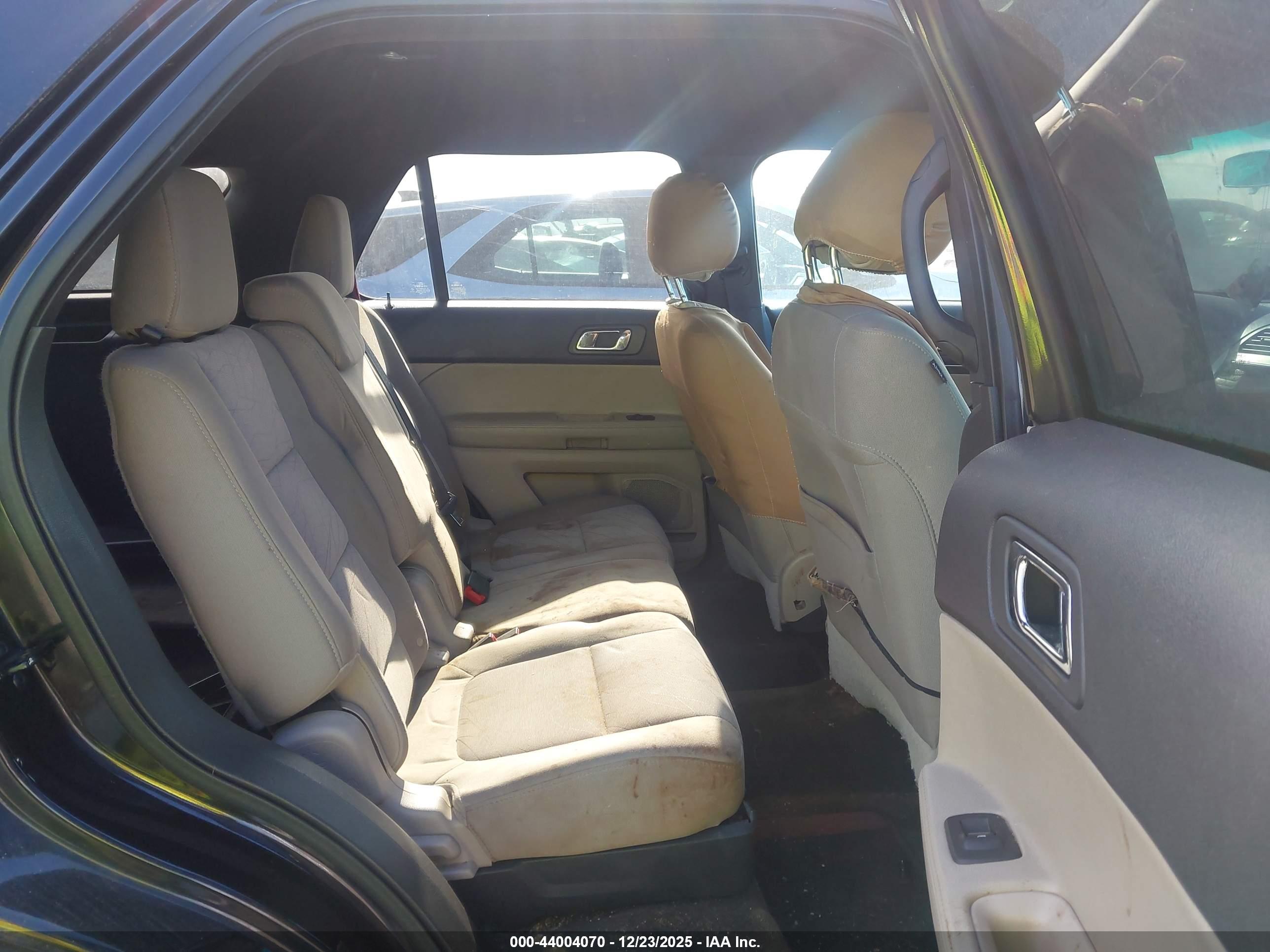 FORD EXPLORER image 8