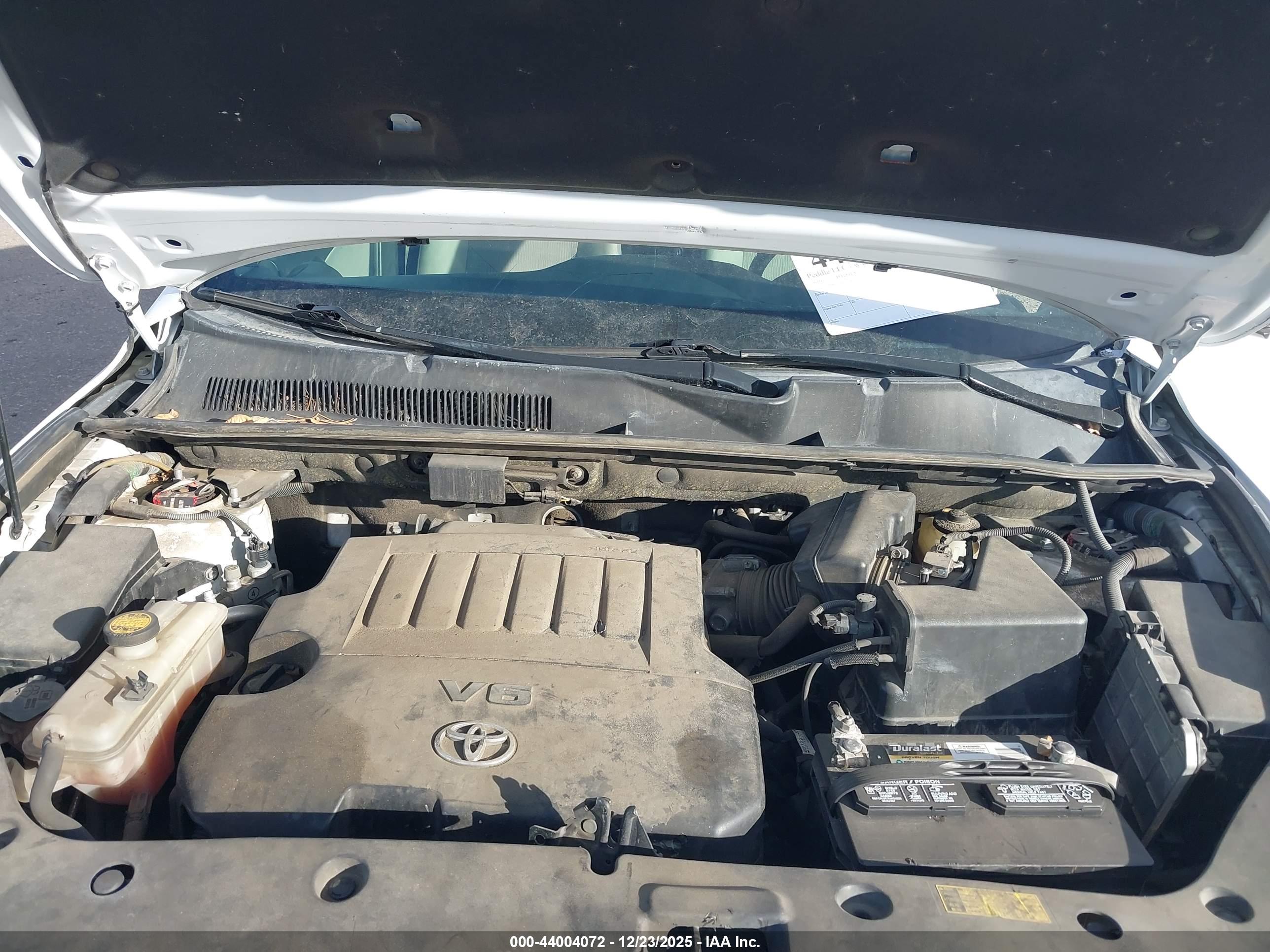 TOYOTA RAV4 image 10