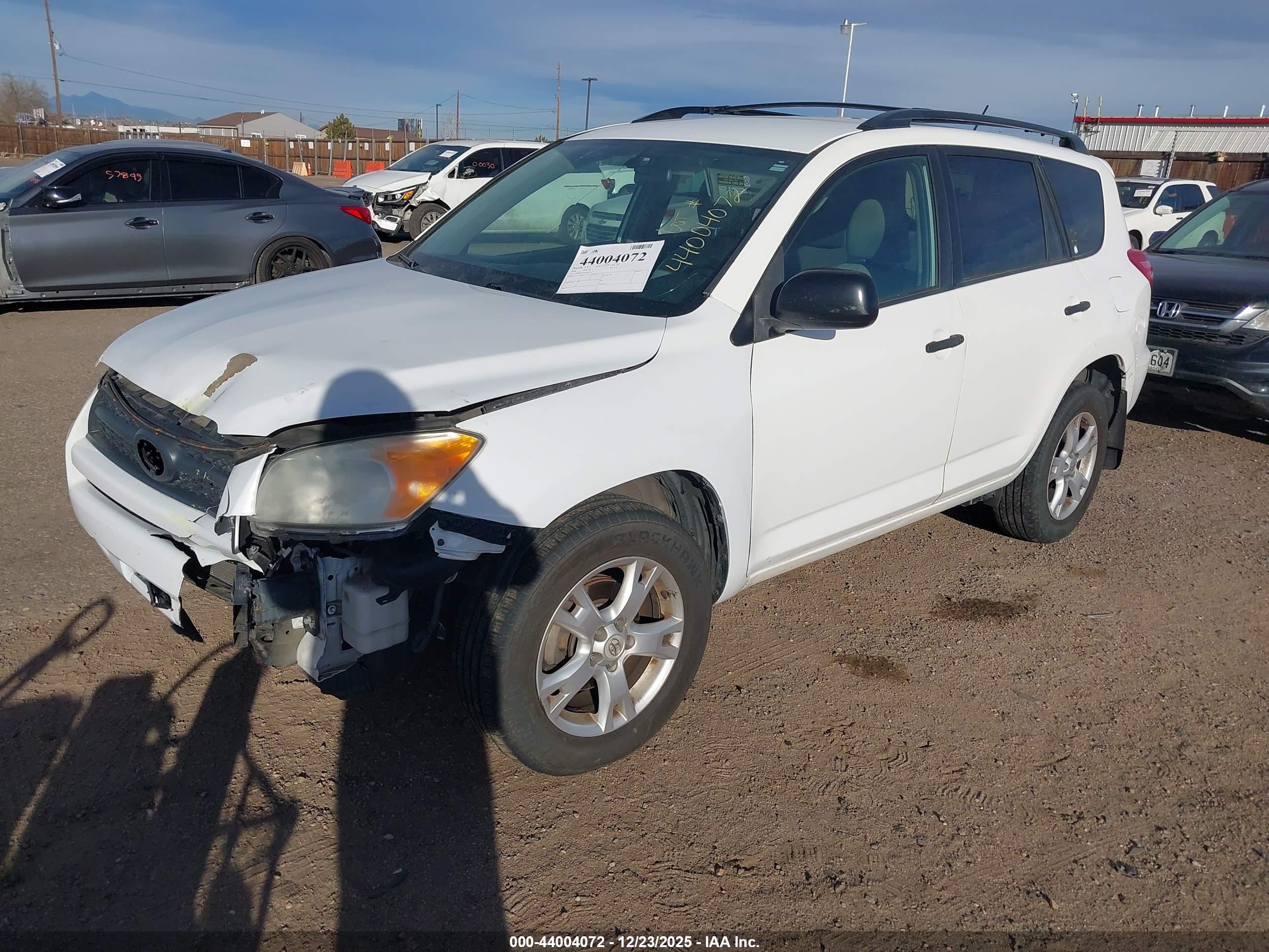 TOYOTA RAV4 image 2