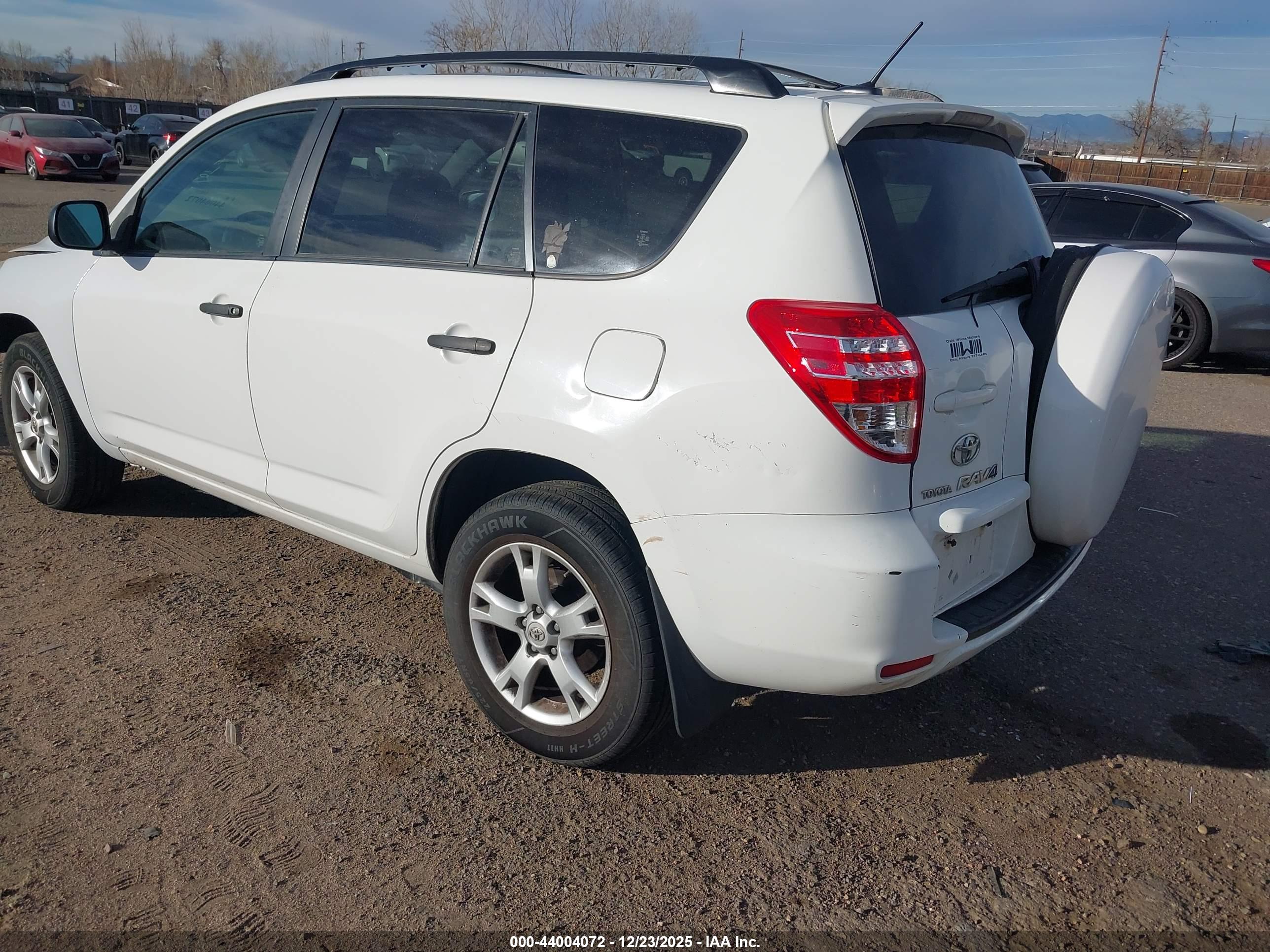 TOYOTA RAV4 image 3