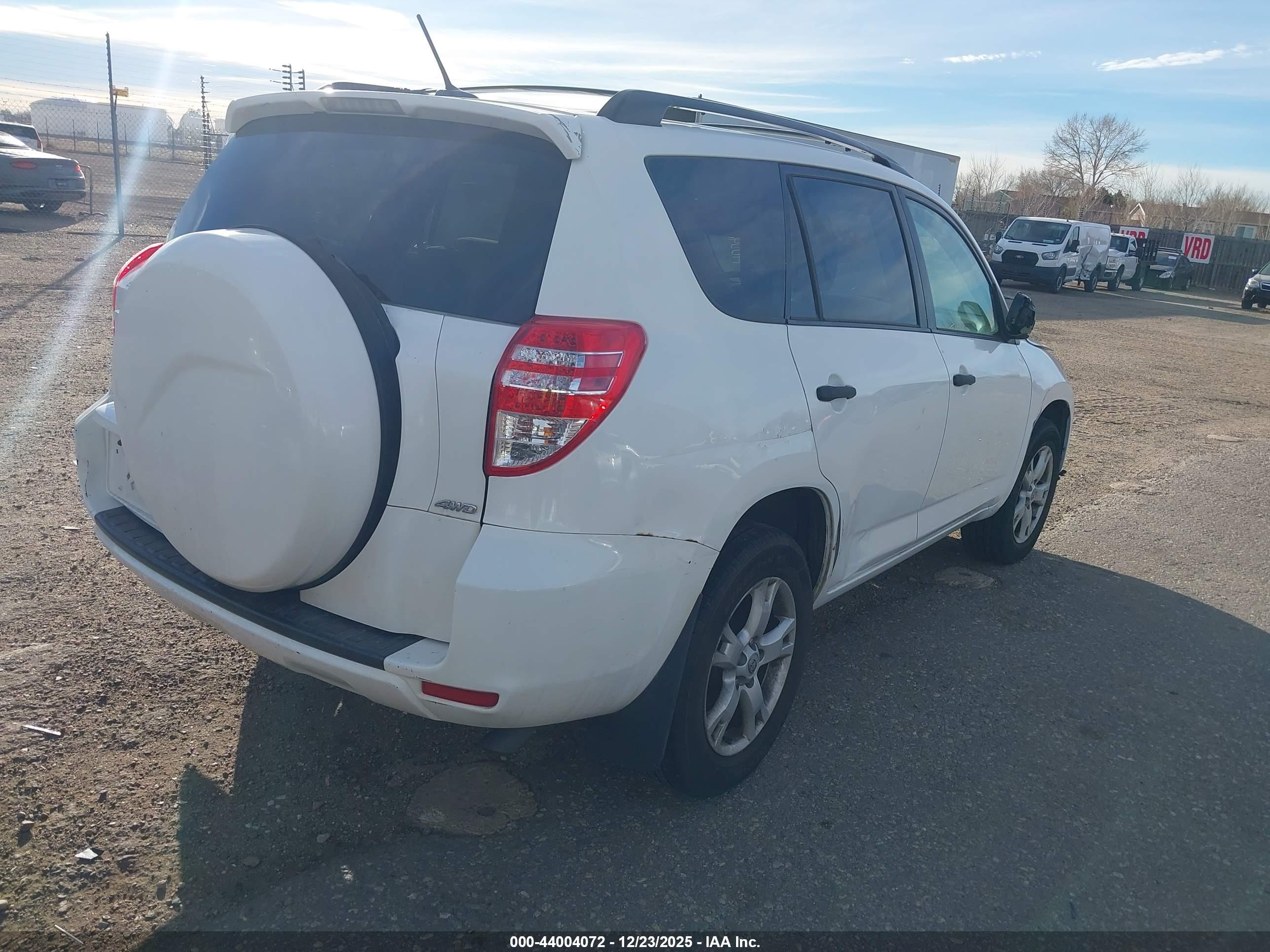 TOYOTA RAV4 image 4