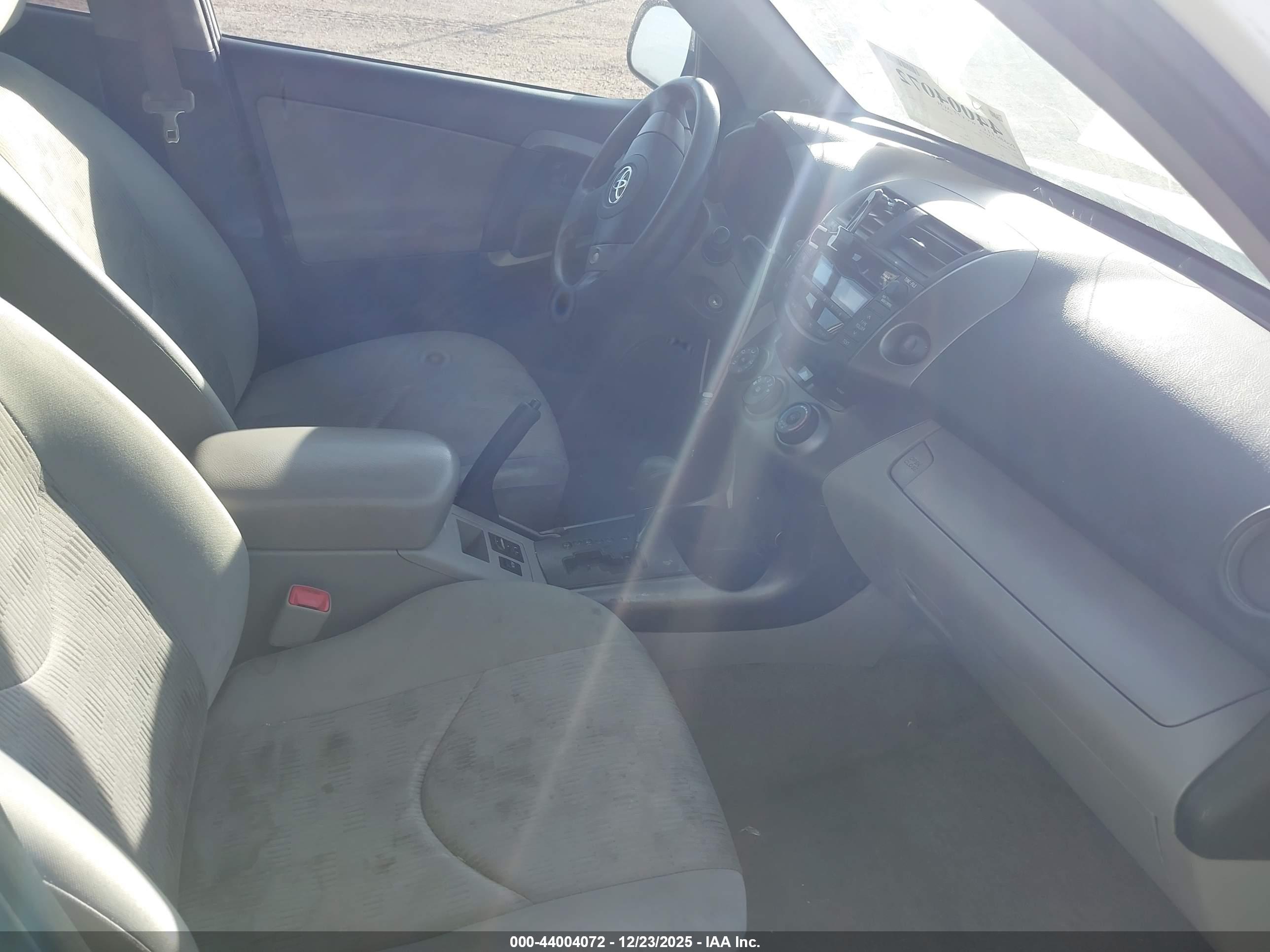 TOYOTA RAV4 image 5