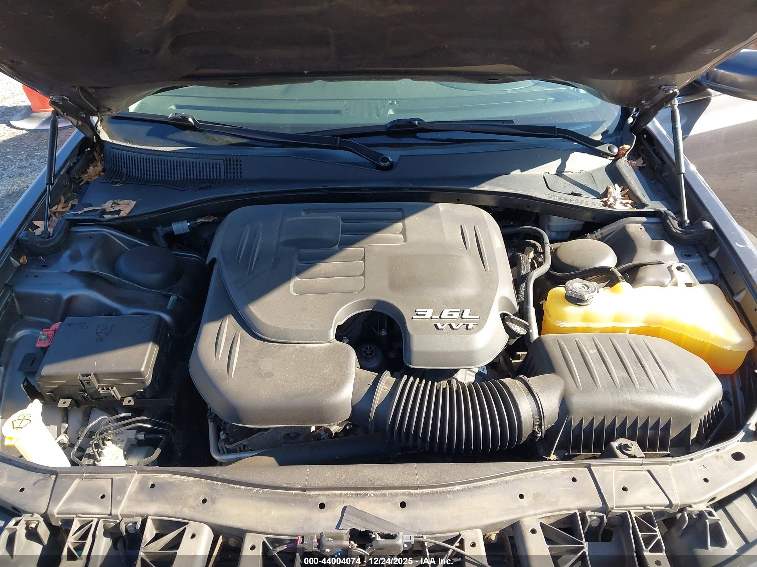 CHRYSLER 300 image 10