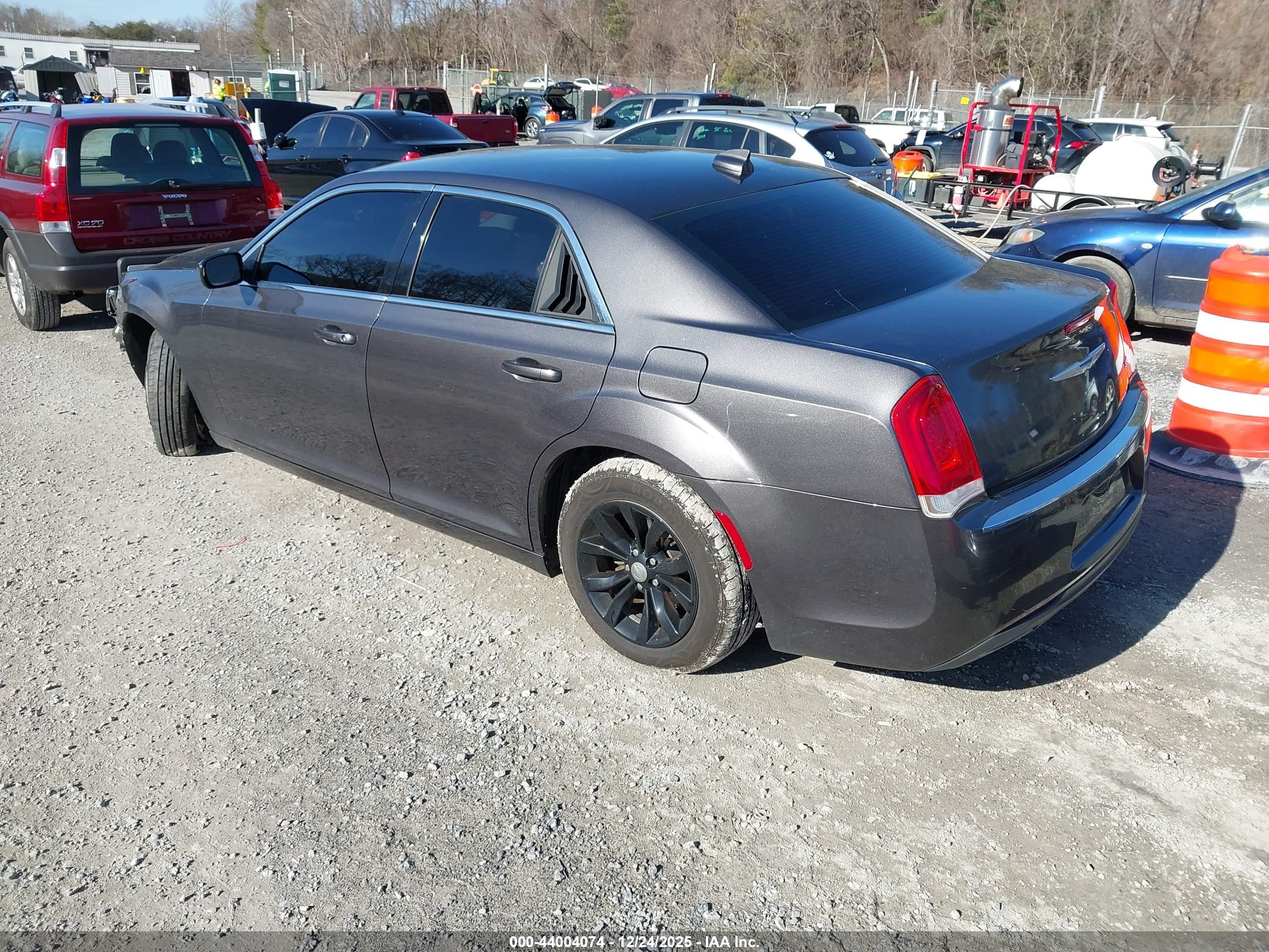 CHRYSLER 300 image 3