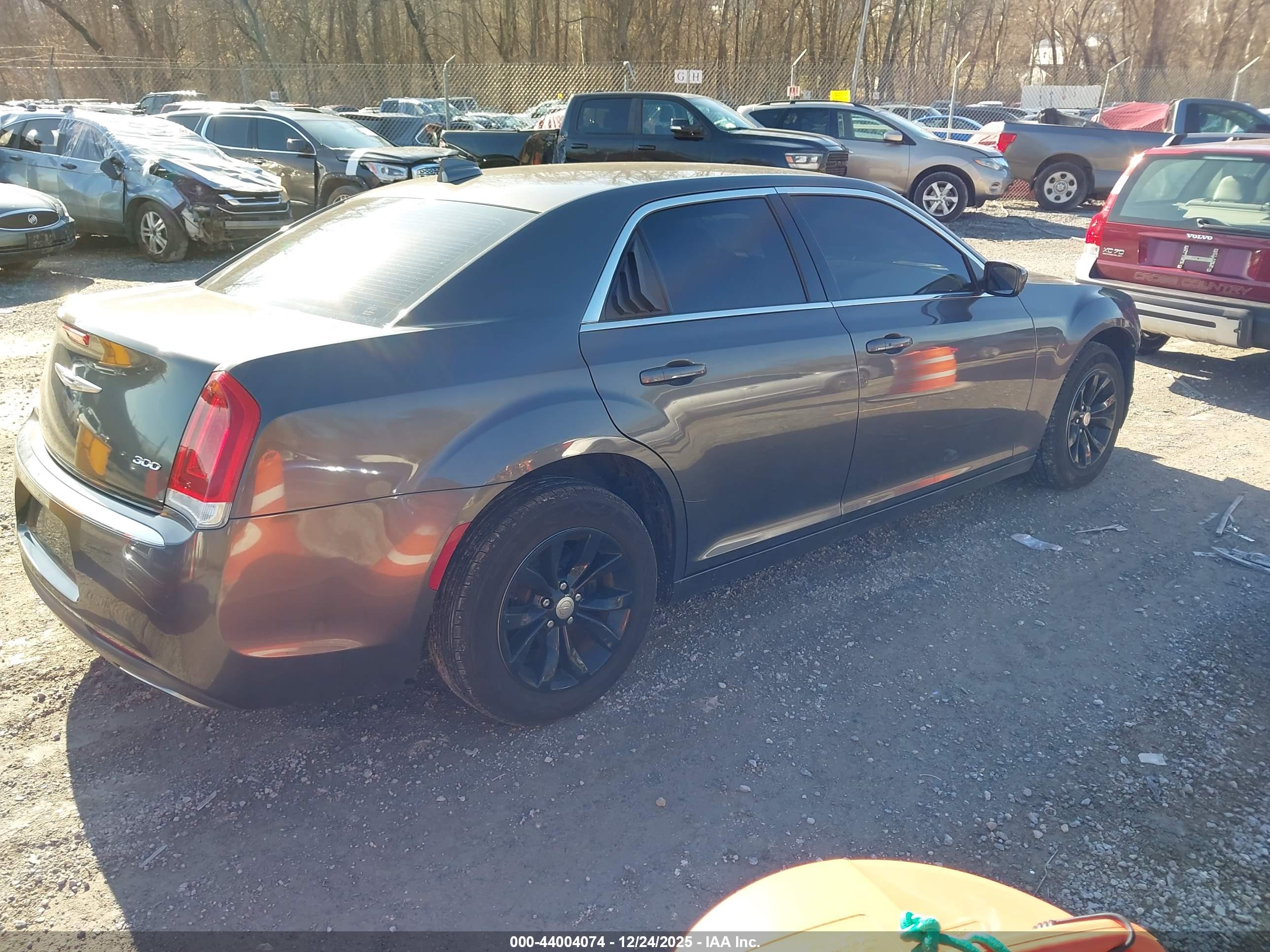 CHRYSLER 300 image 4