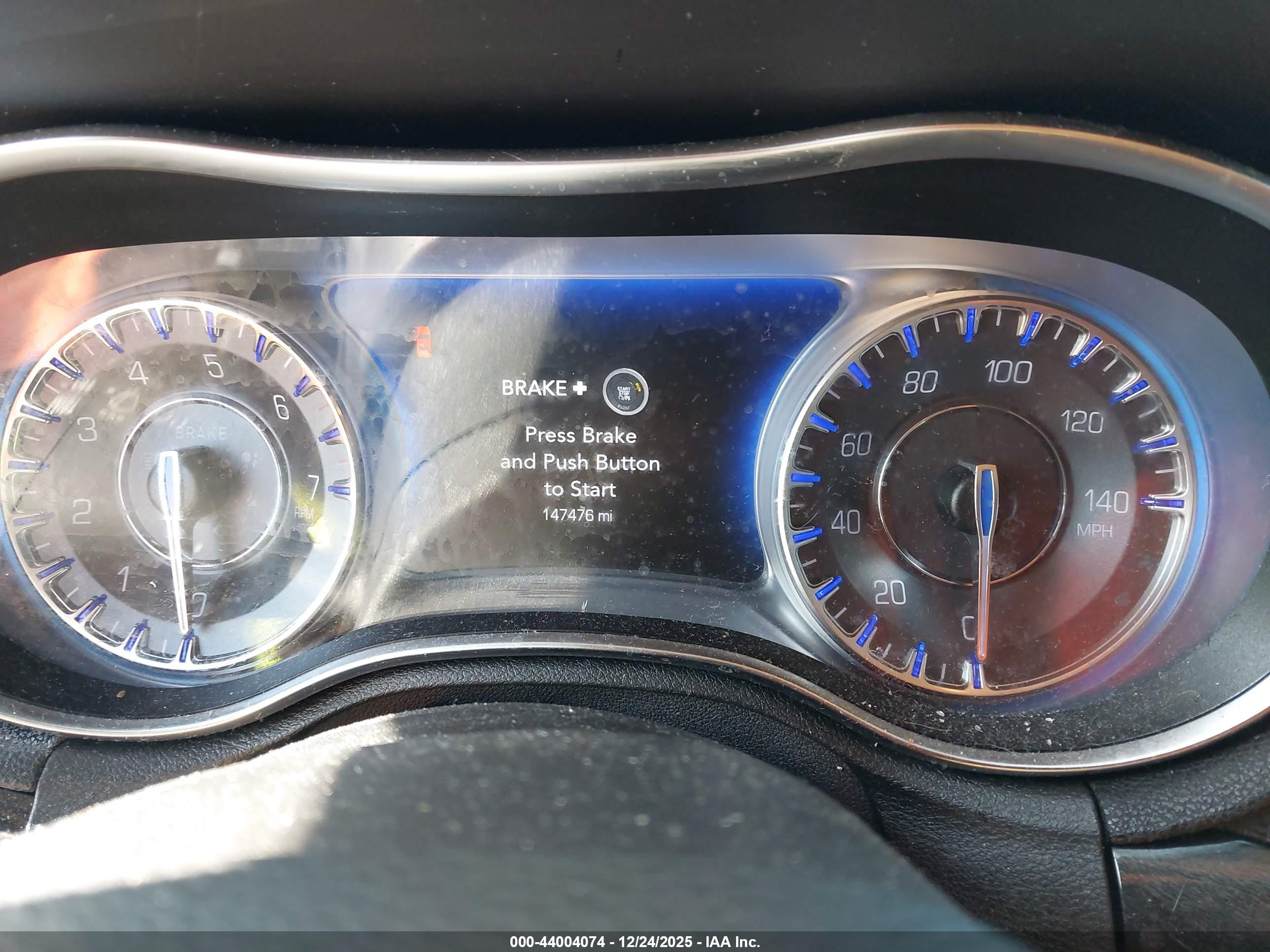 CHRYSLER 300 image 7