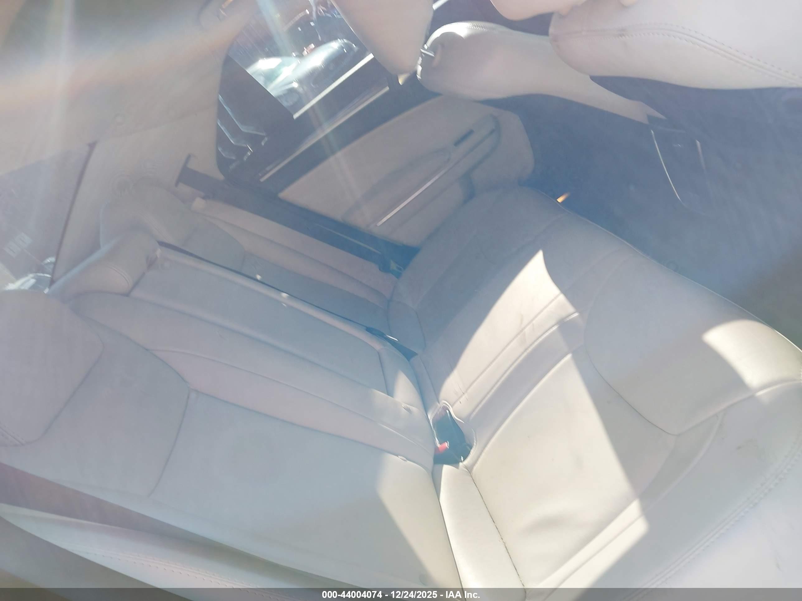 CHRYSLER 300 image 8
