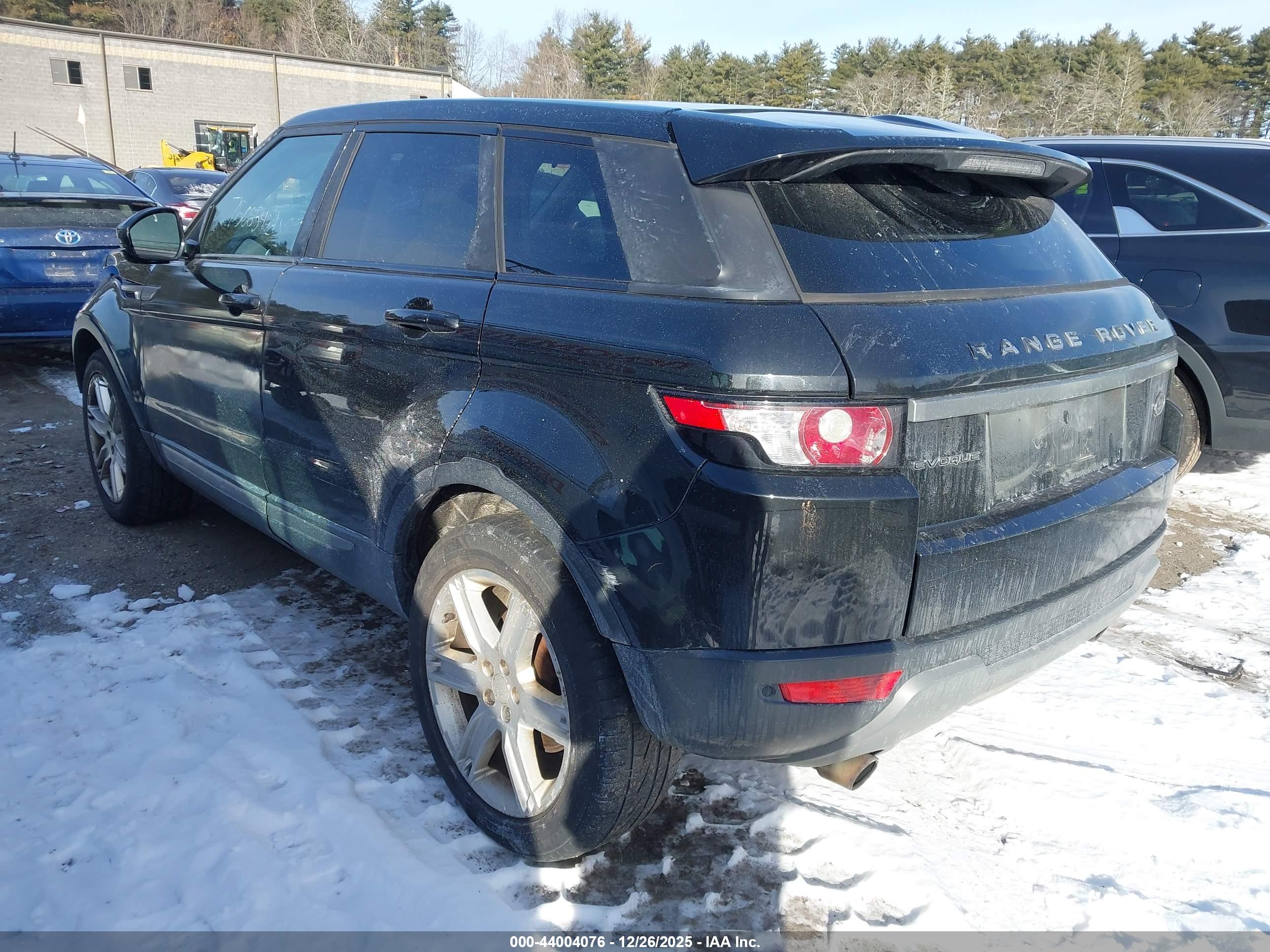 LAND ROVER image 3