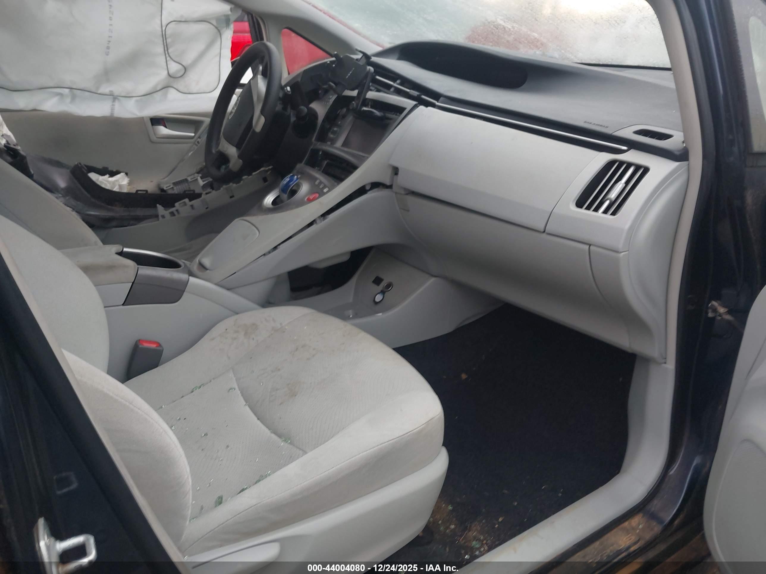 TOYOTA PRIUS image 5