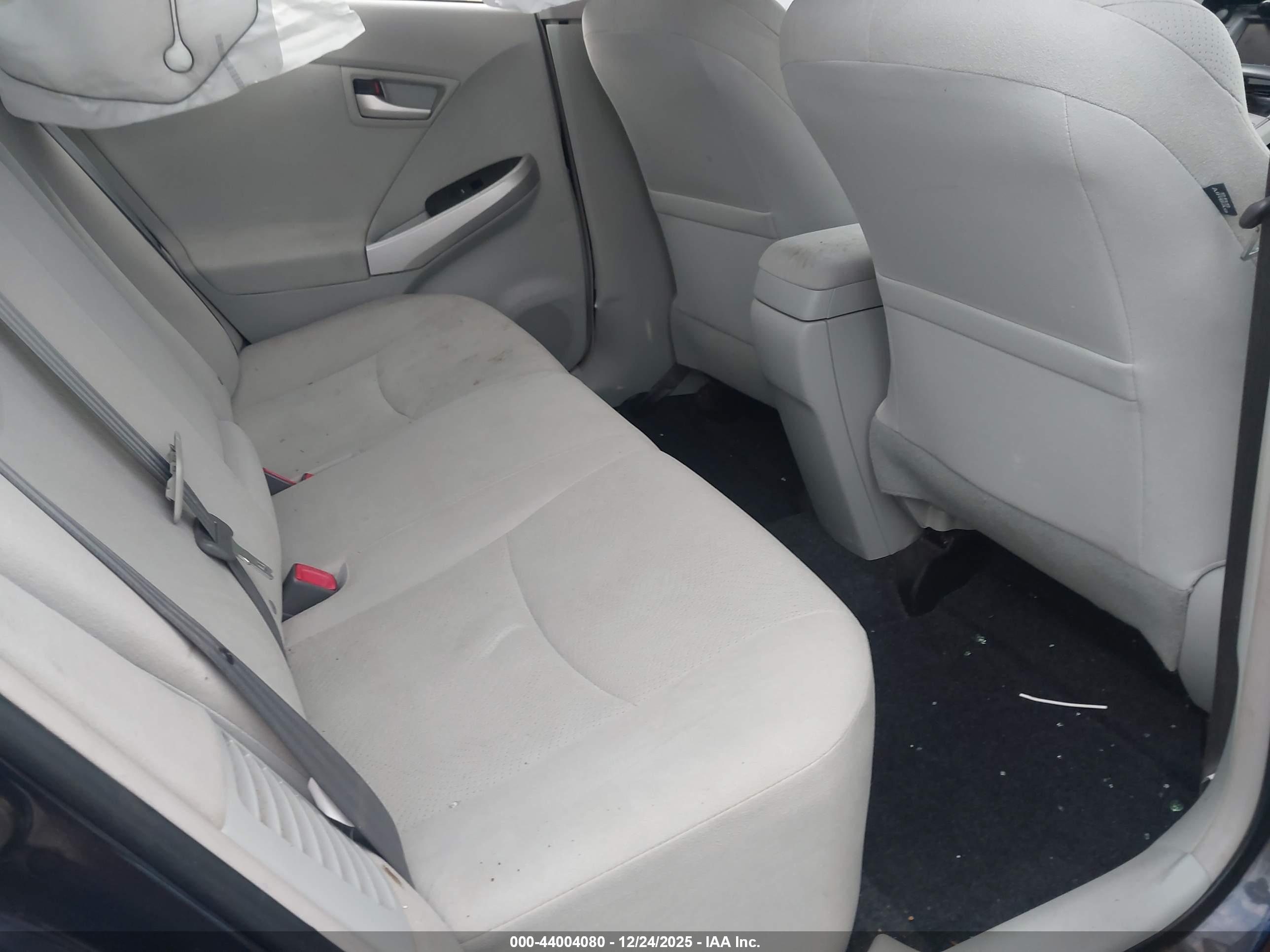 TOYOTA PRIUS image 8