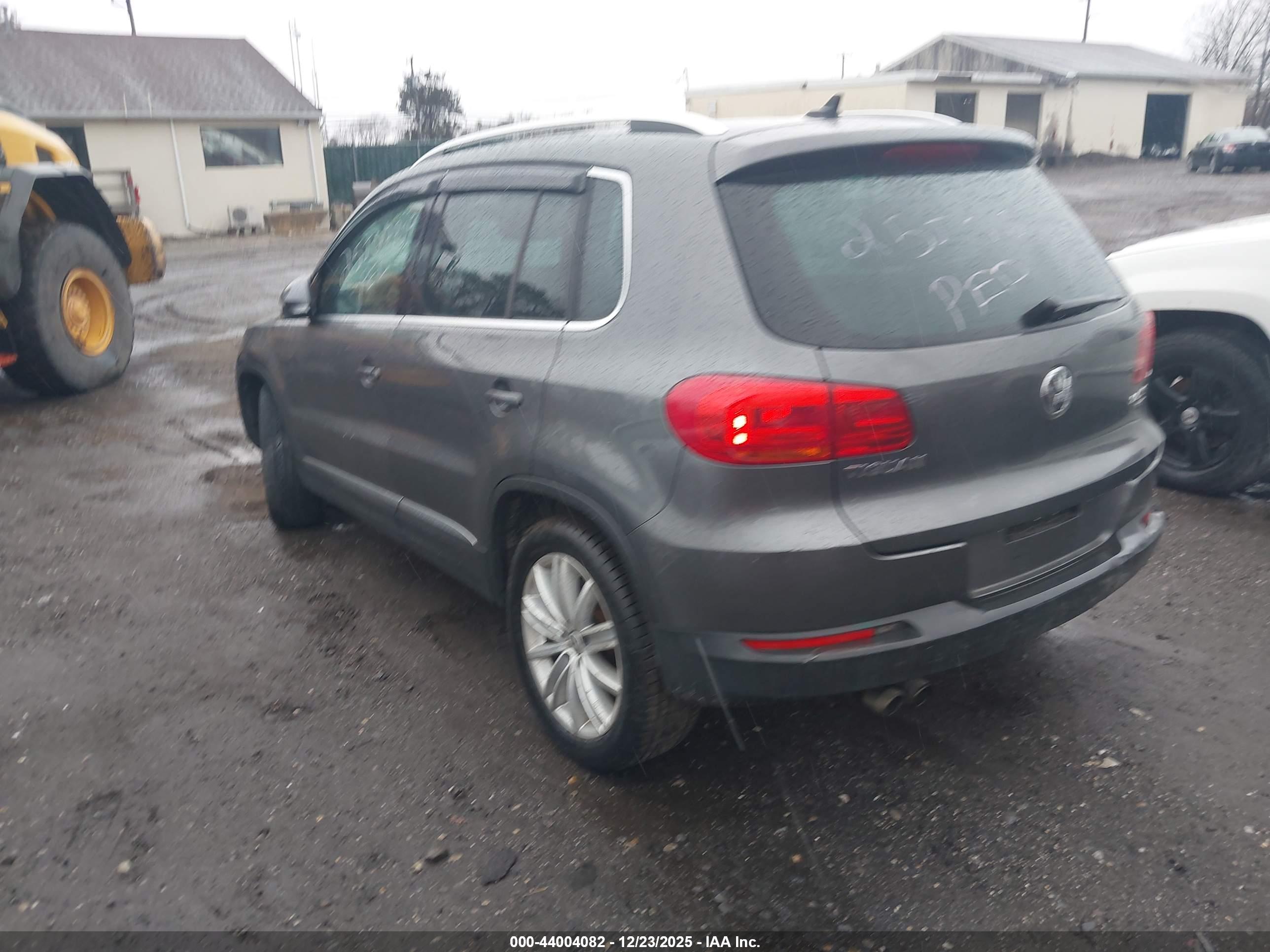 VOLKSWAGEN TIGUAN image 3