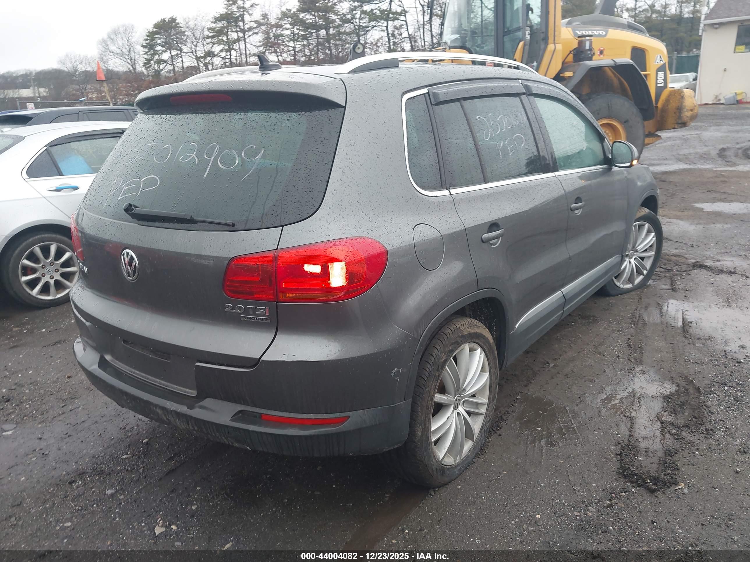 VOLKSWAGEN TIGUAN image 4
