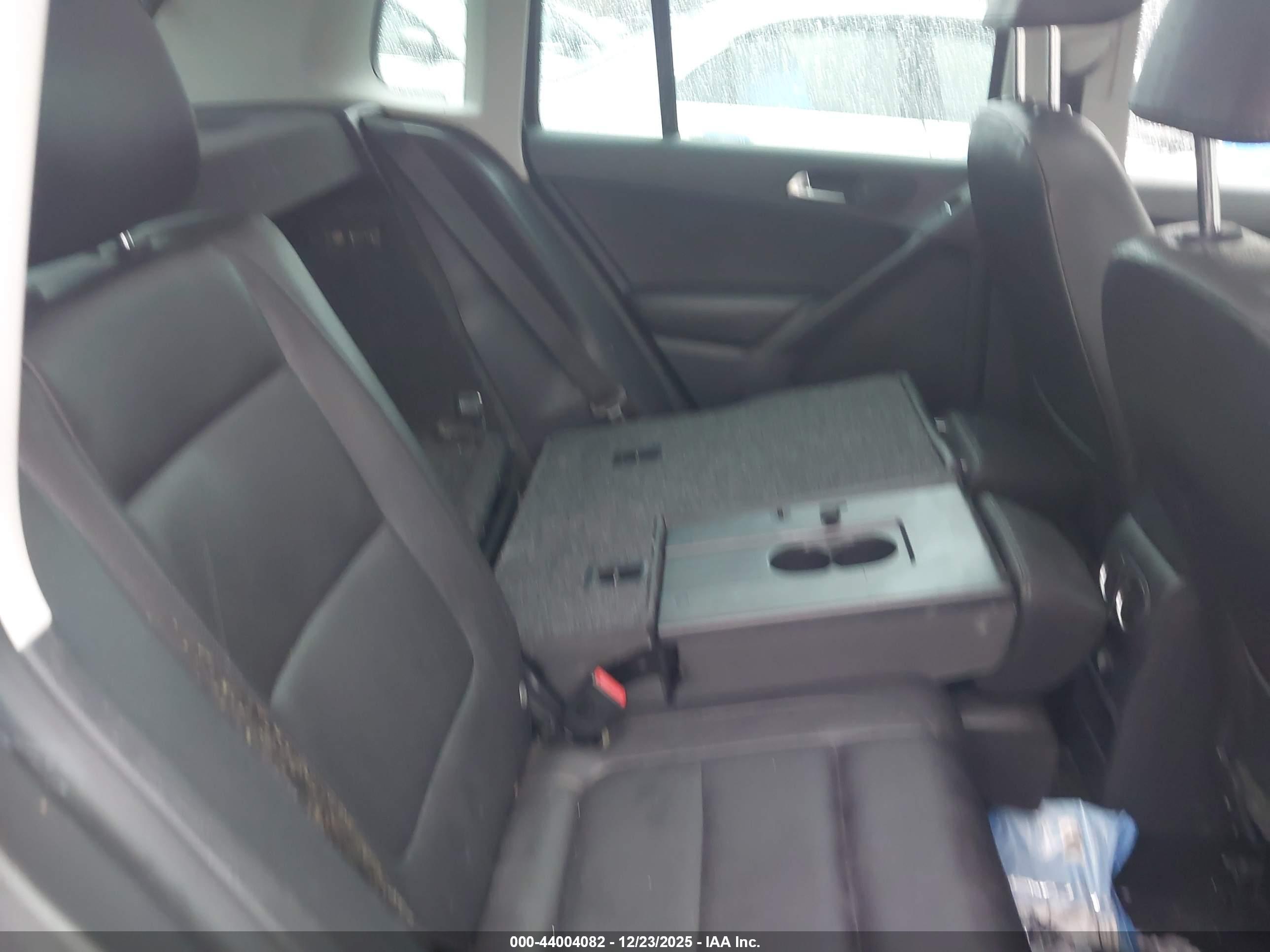 VOLKSWAGEN TIGUAN image 8