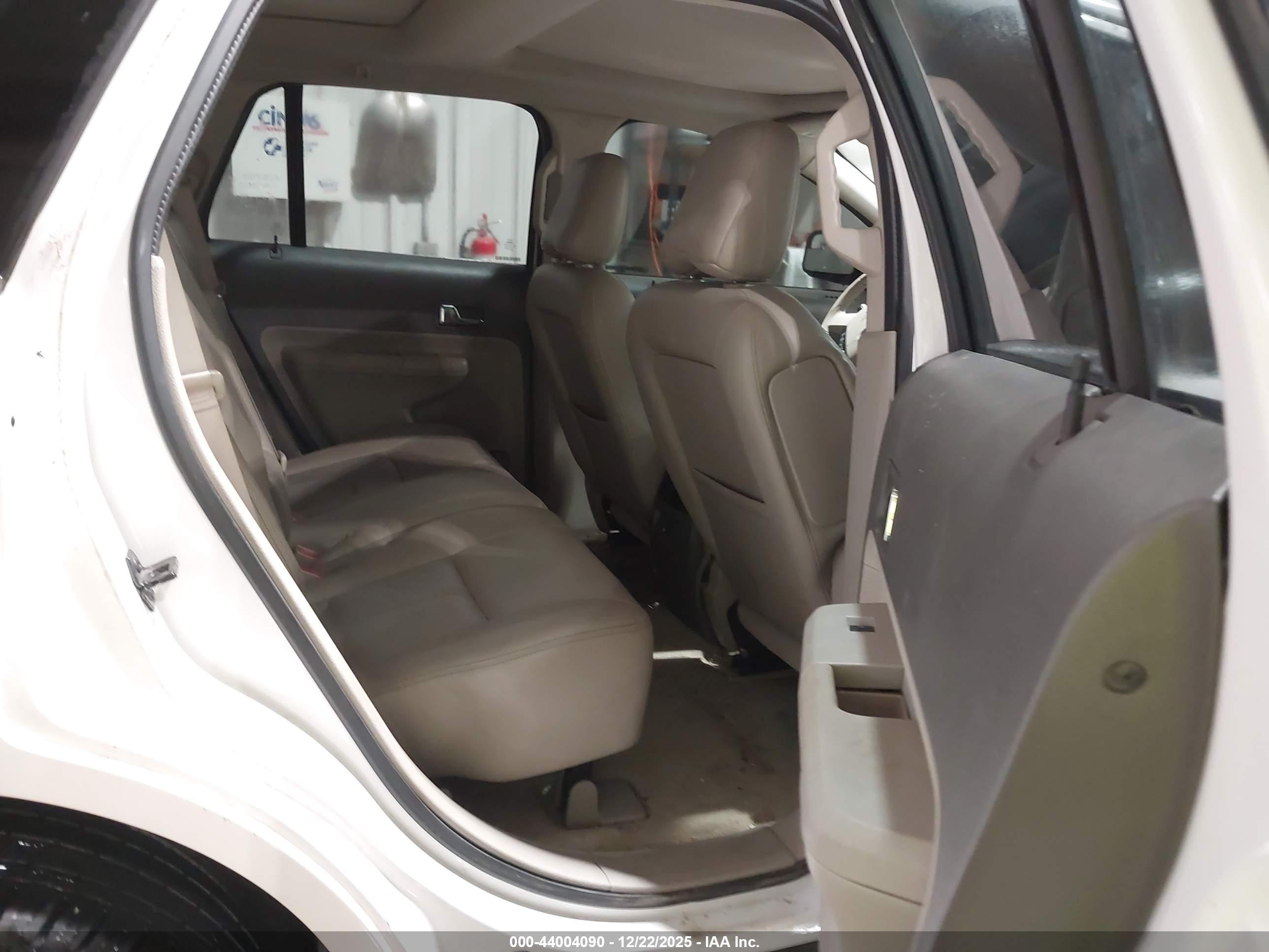 FORD EDGE image 8