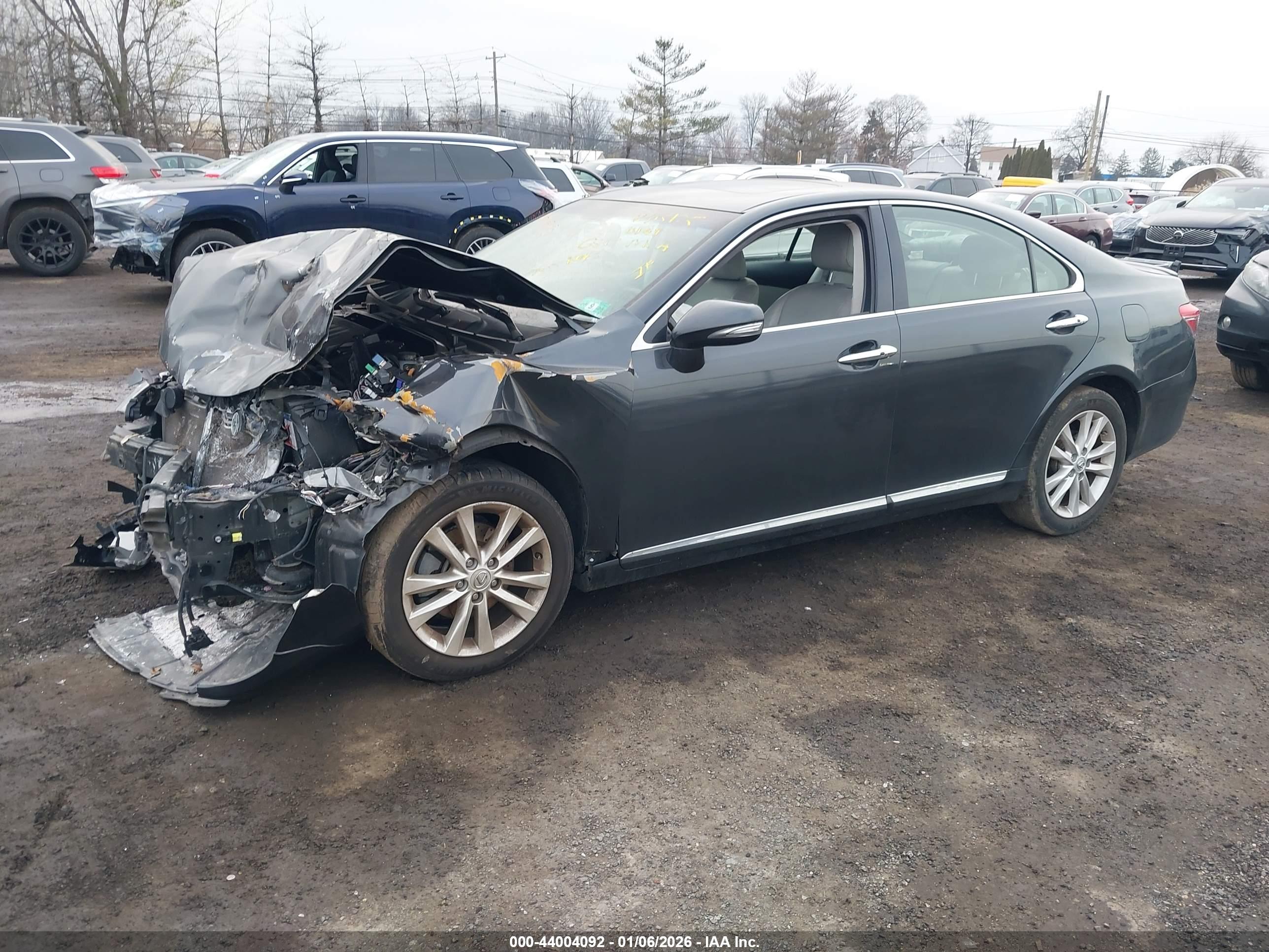 LEXUS ES image 2