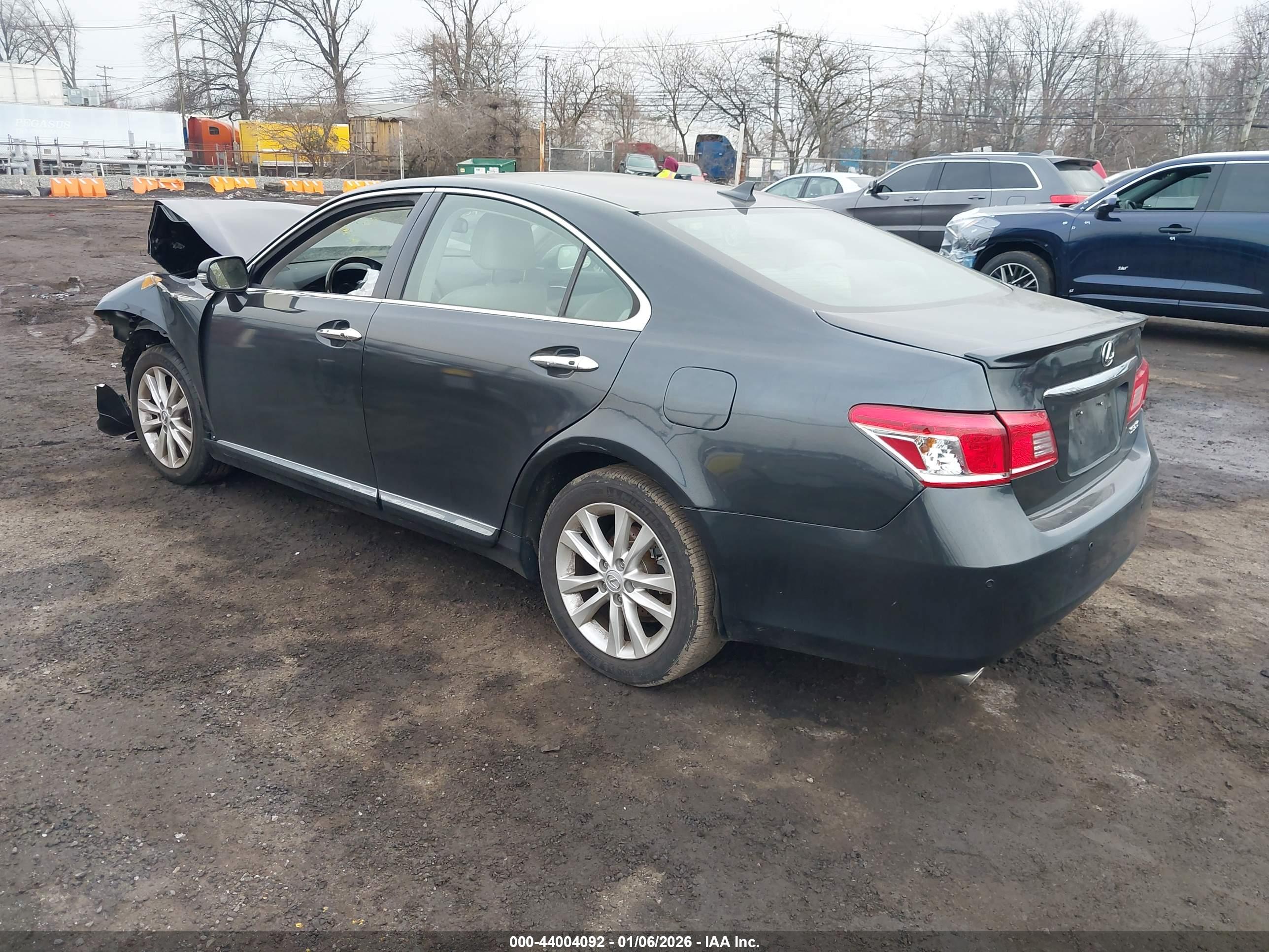LEXUS ES image 3
