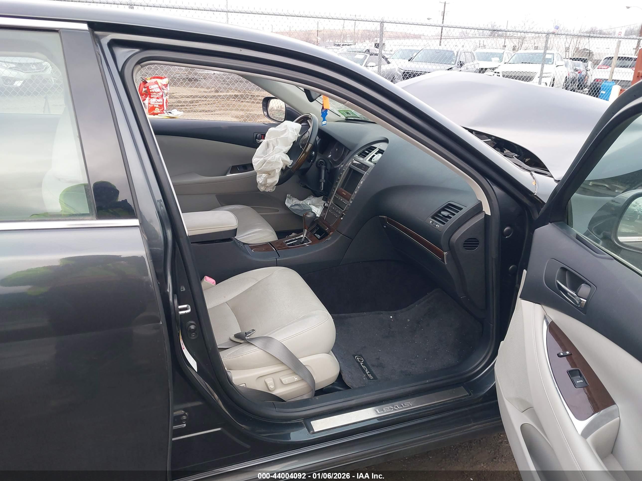 LEXUS ES image 5