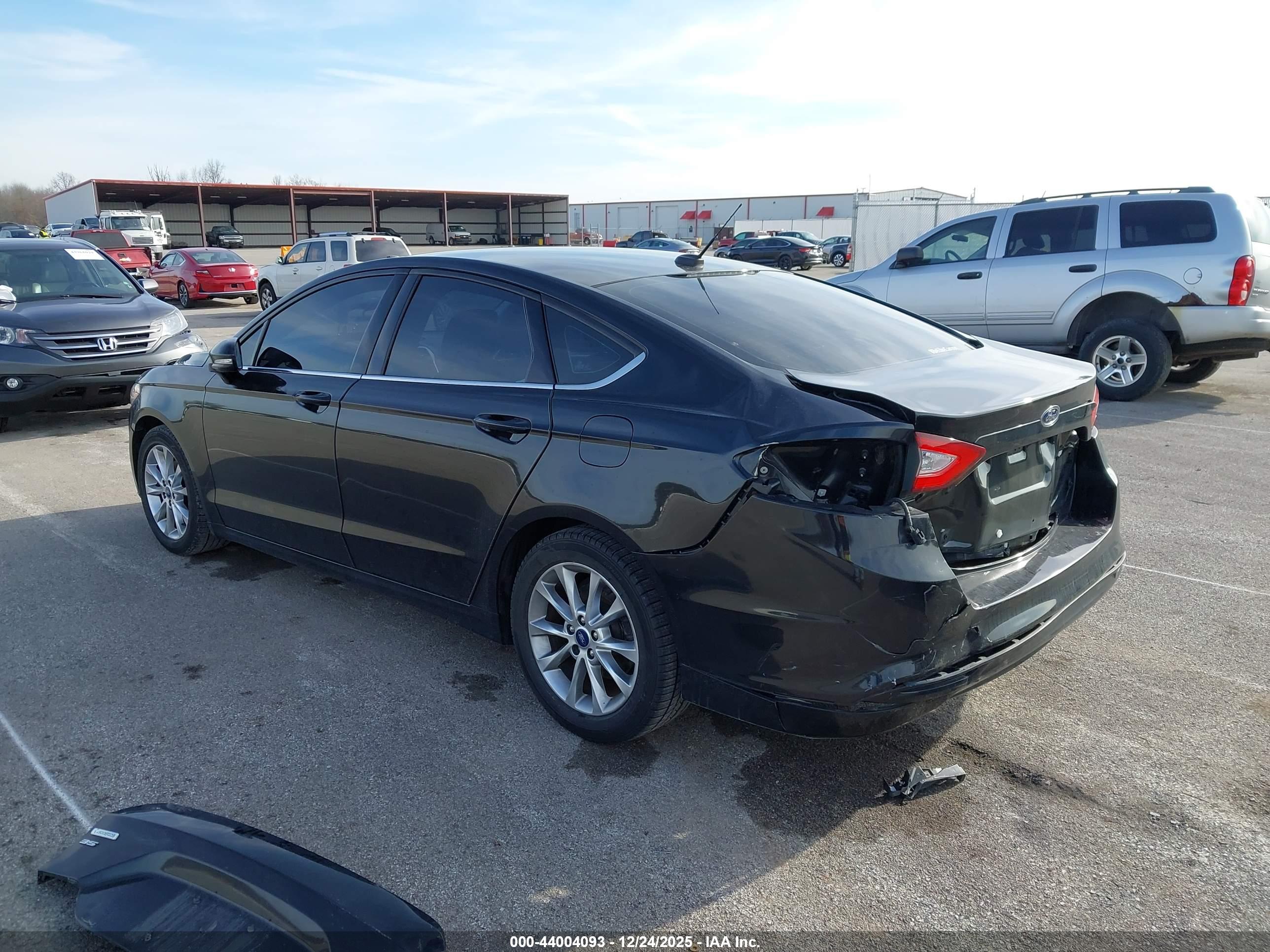 FORD FUSION image 3