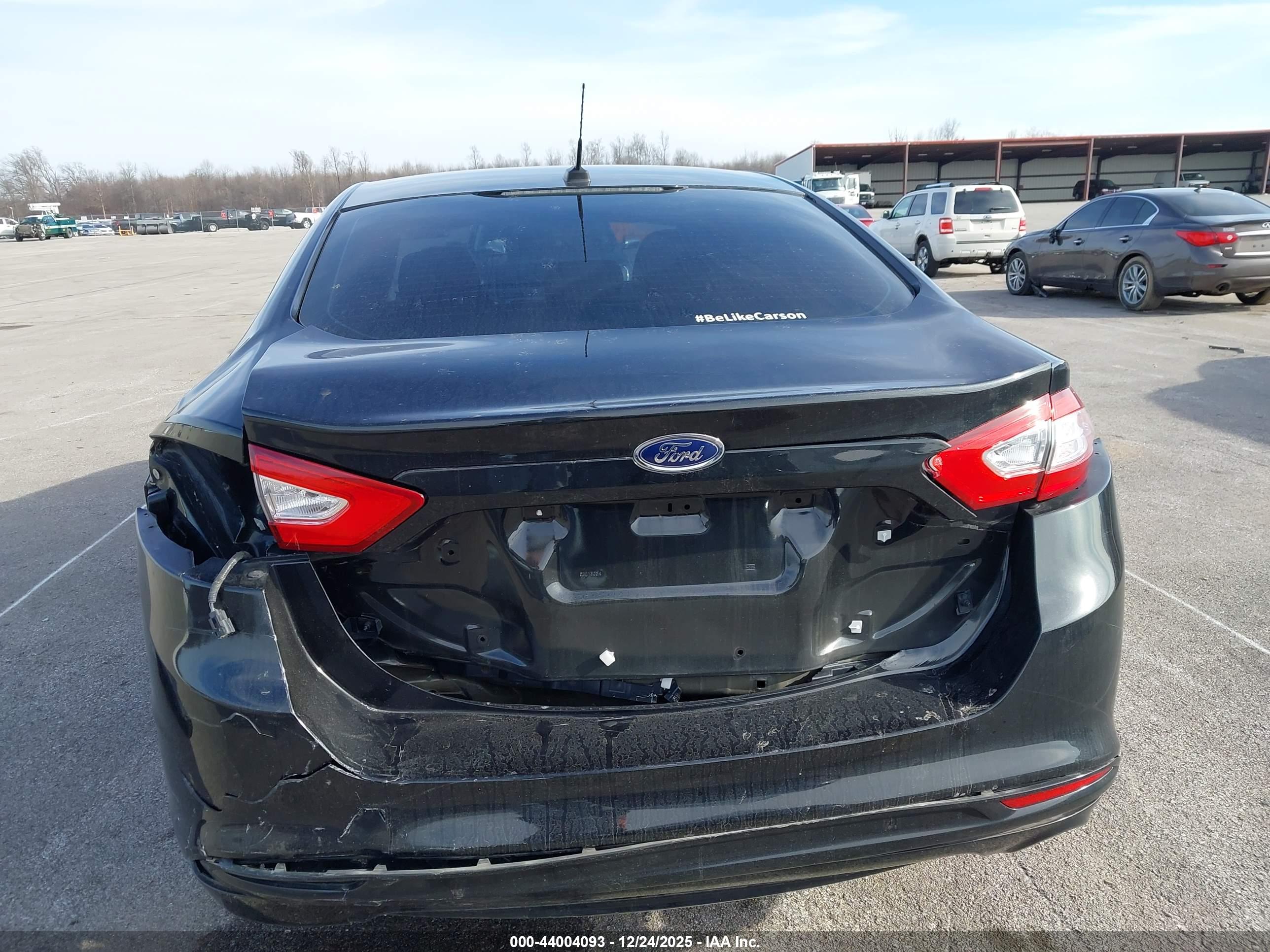 FORD FUSION image 6