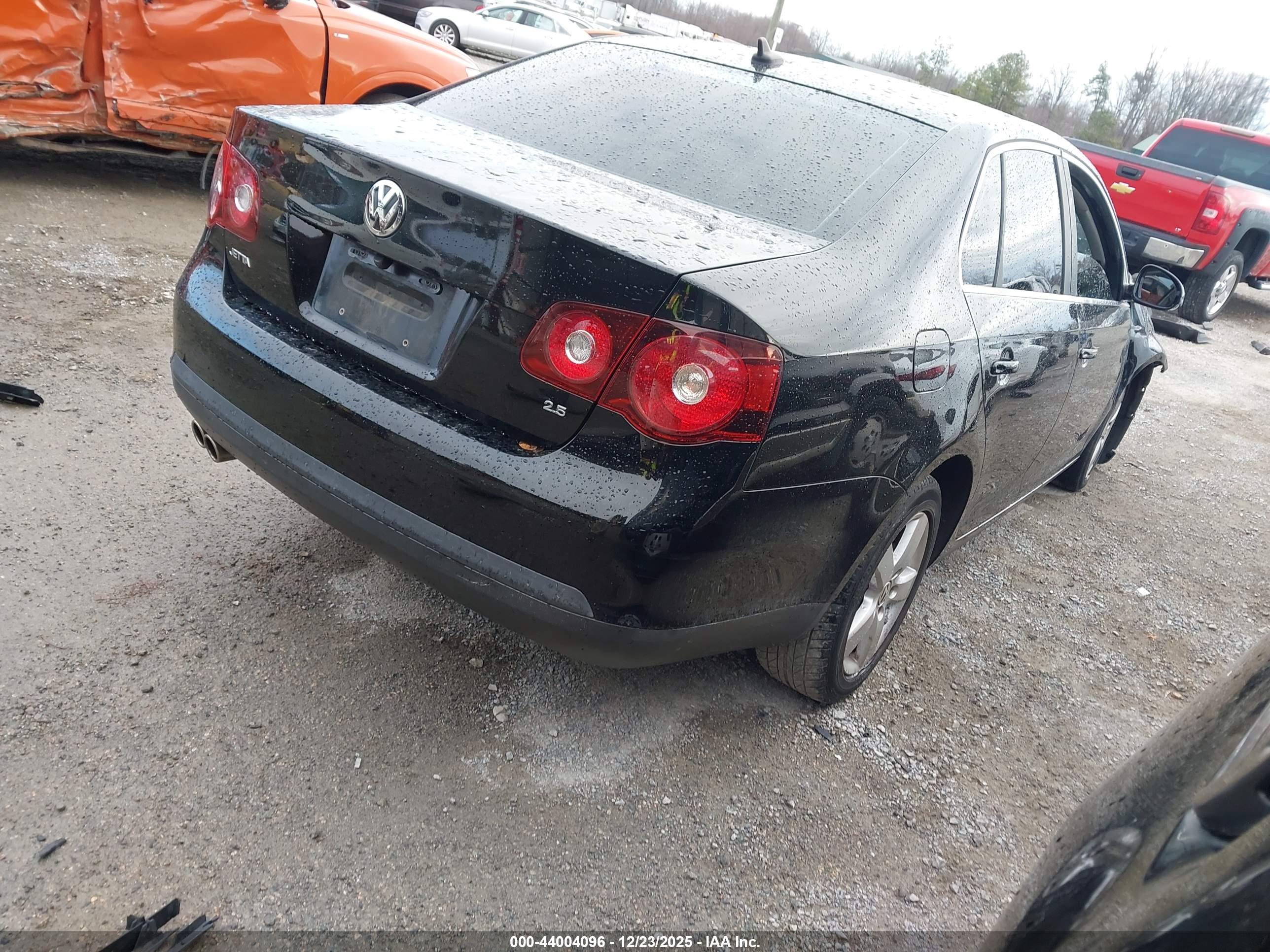 VOLKSWAGEN JETTA image 4