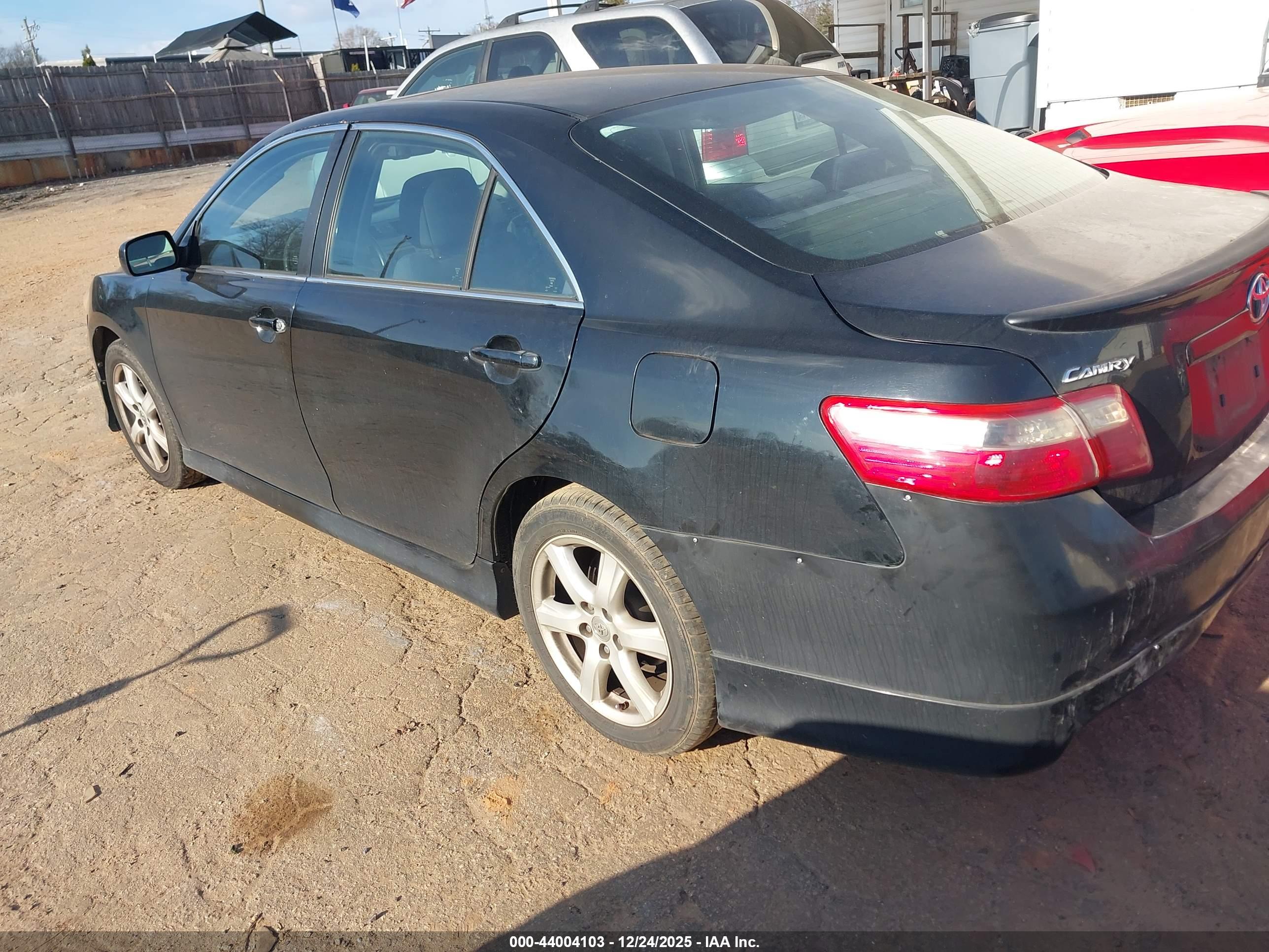 TOYOTA CAMRY image 3