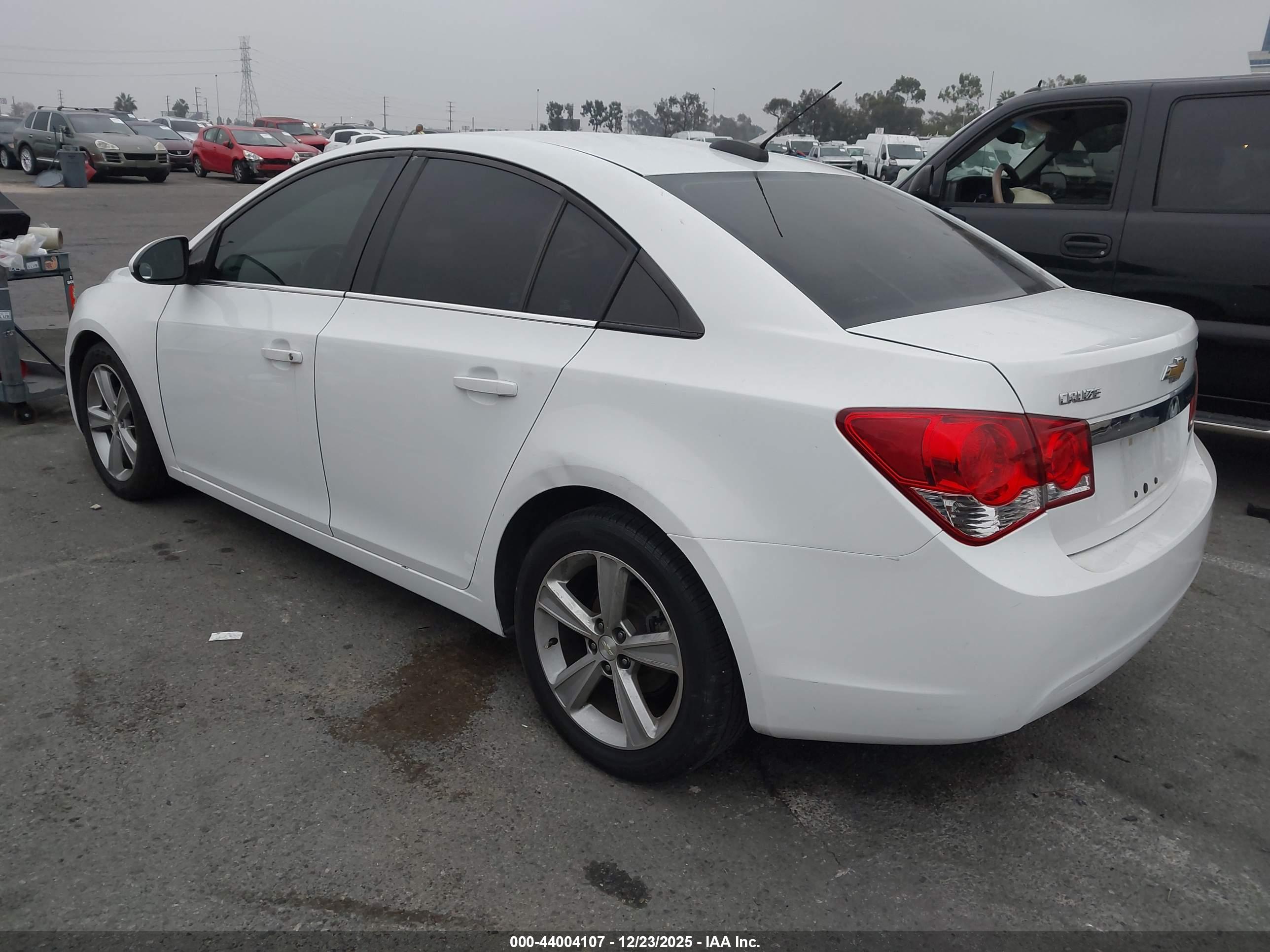 CHEVROLET CRUZE image 3