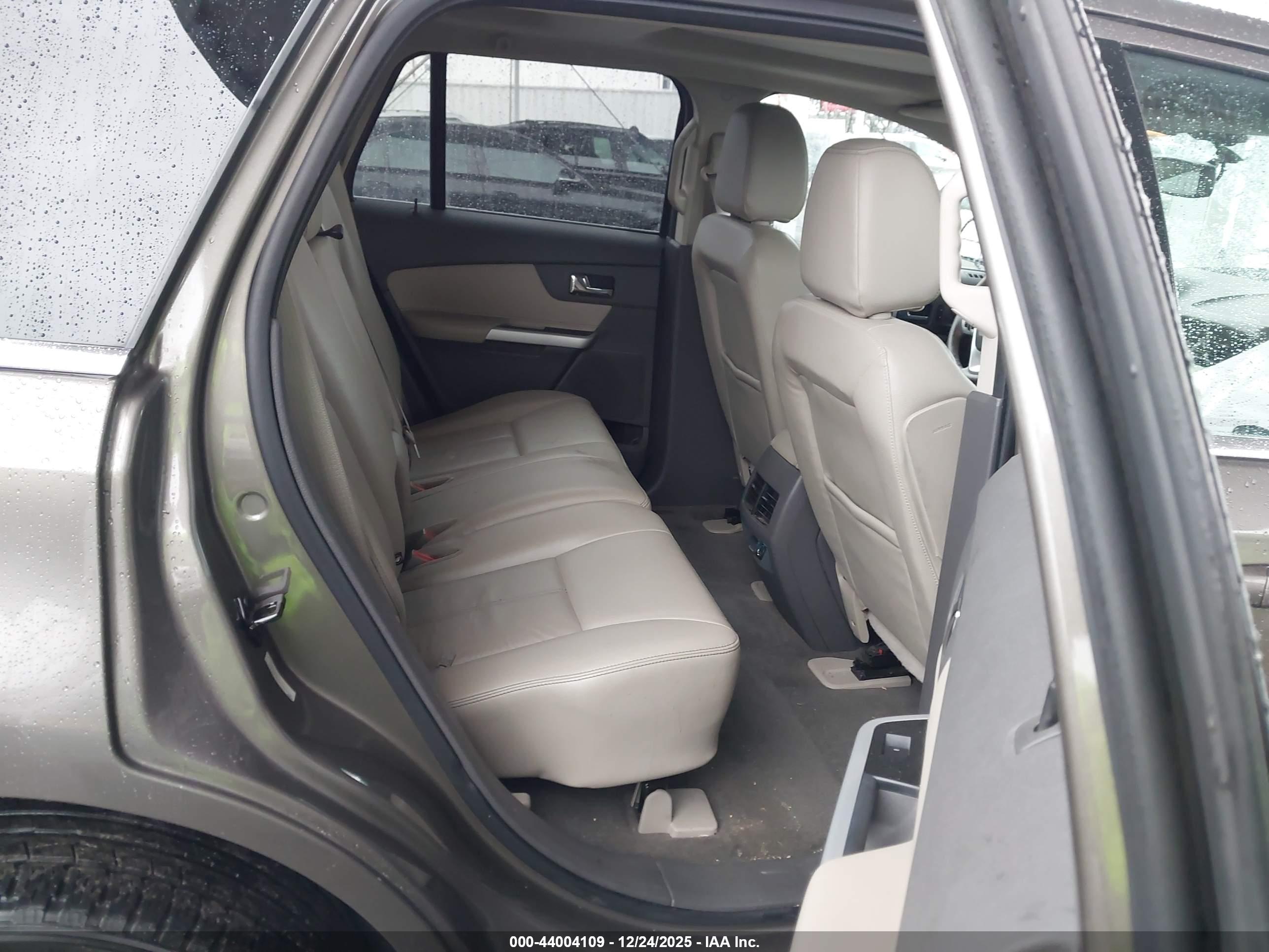 FORD EDGE image 8