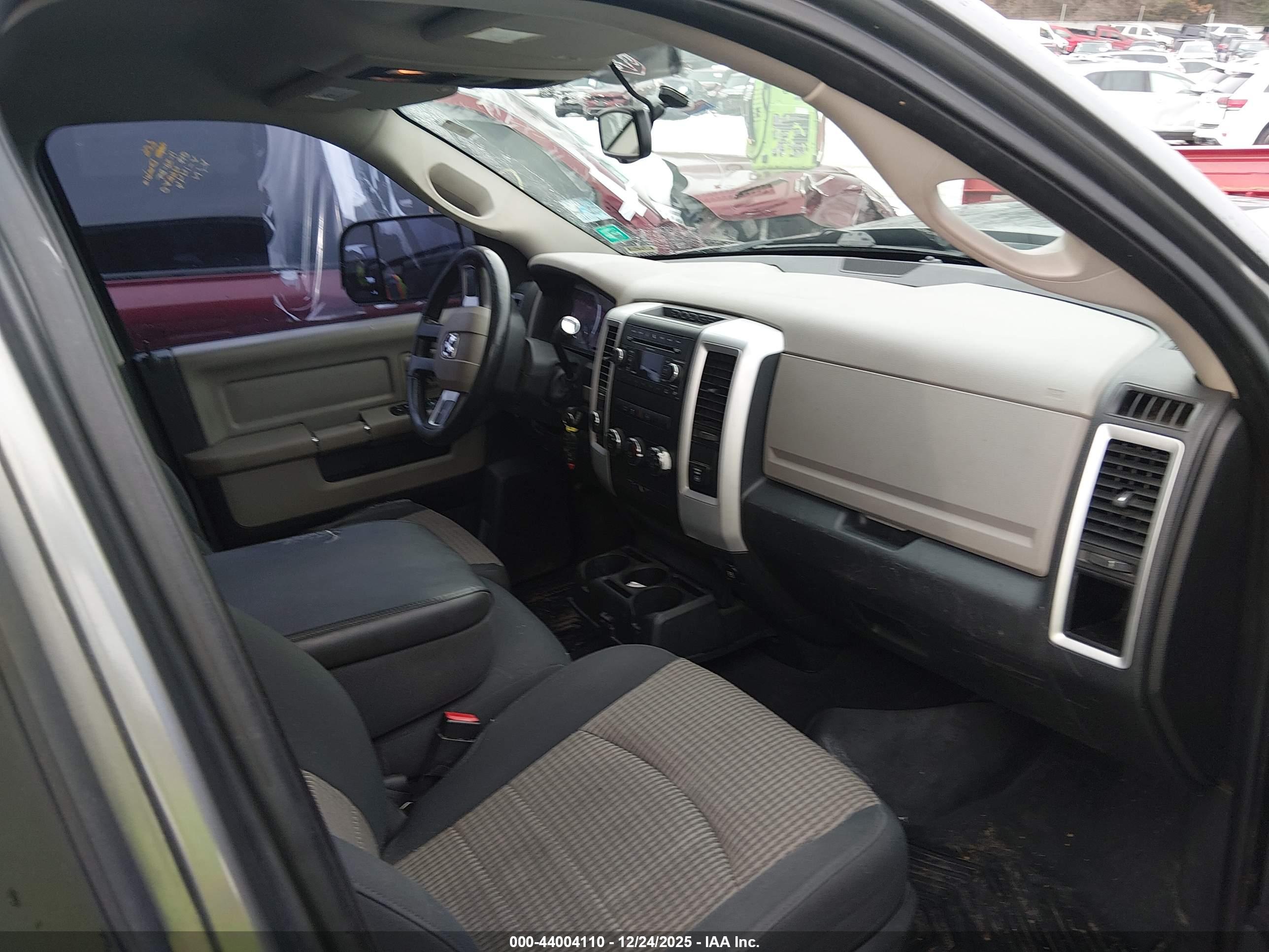 DODGE RAM image 5