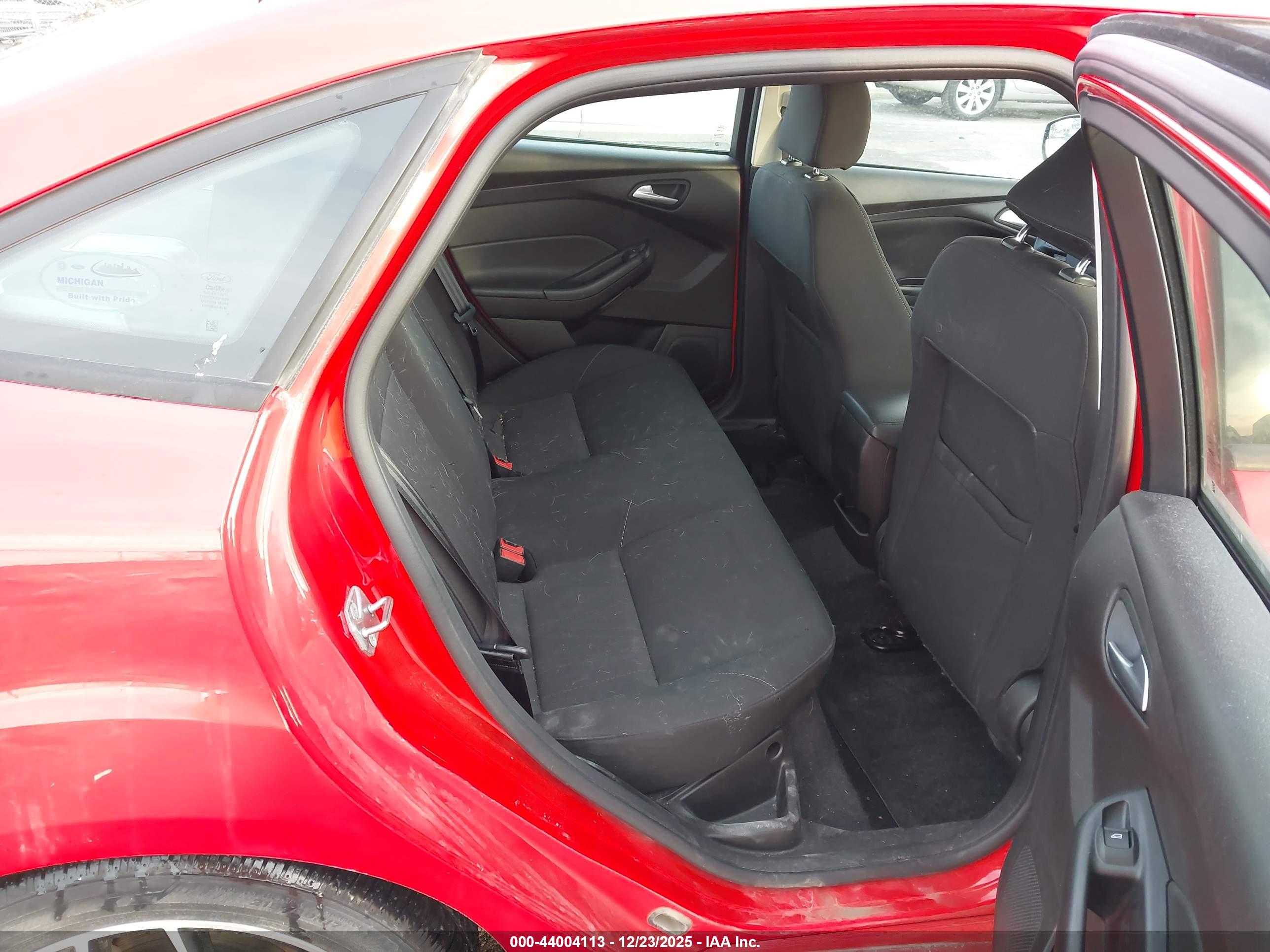 FORD FOCUS image 8