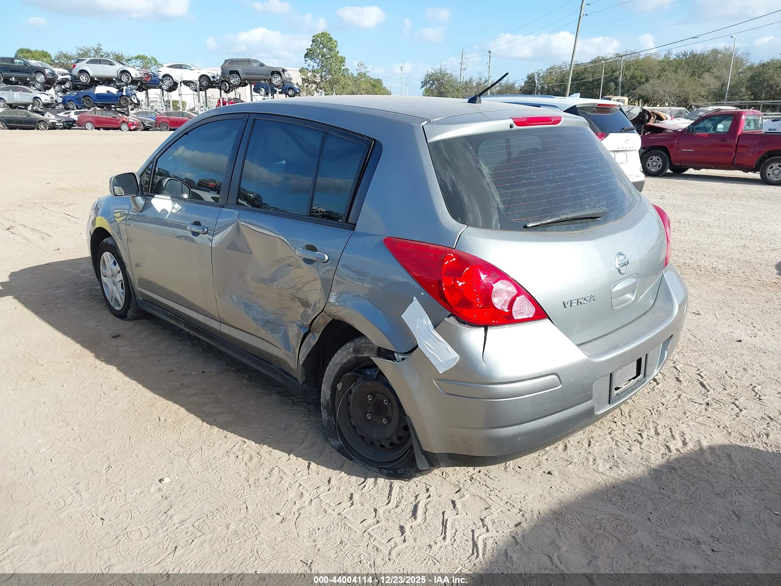 NISSAN VERSA image 3