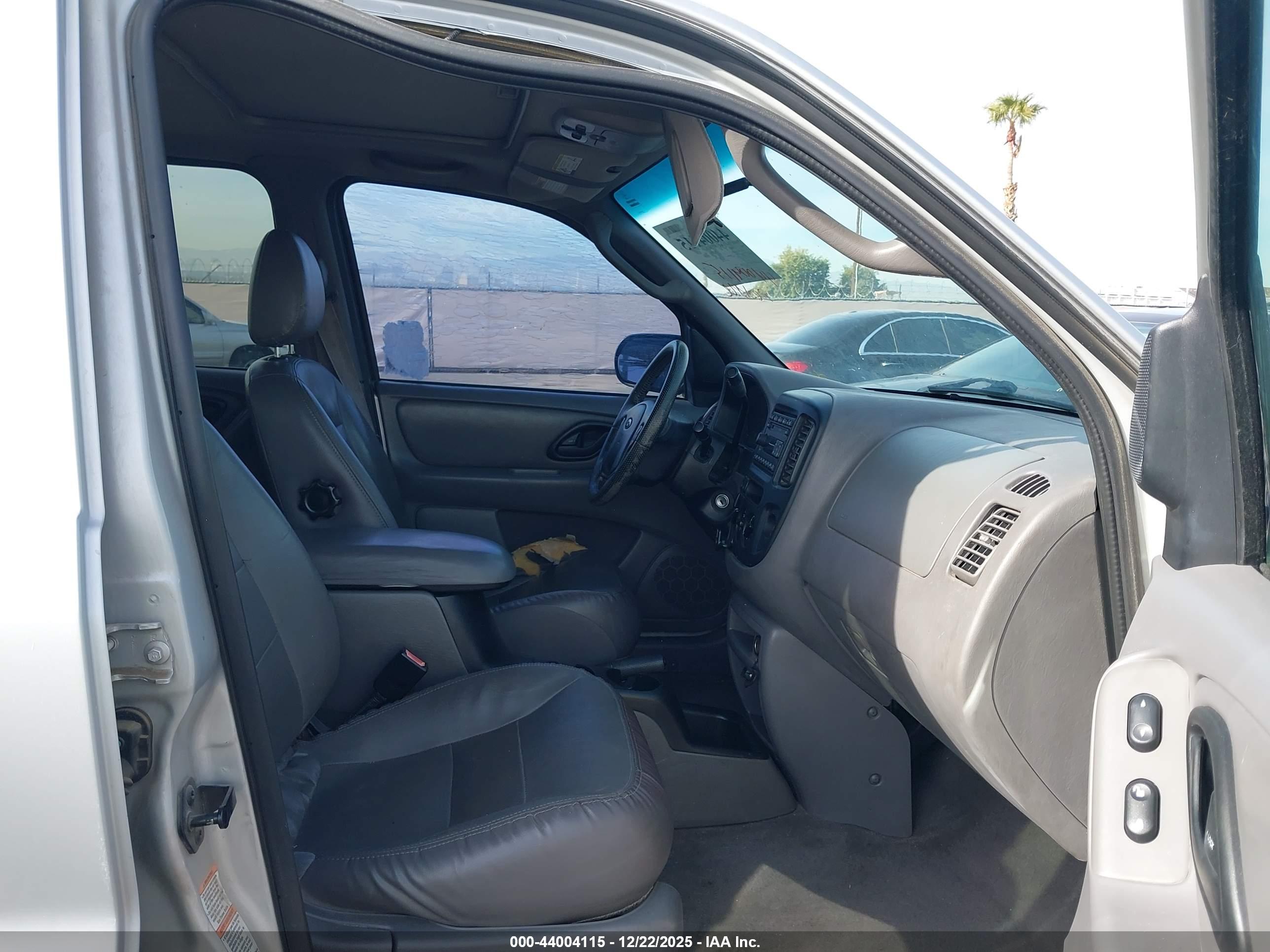 FORD ESCAPE image 5
