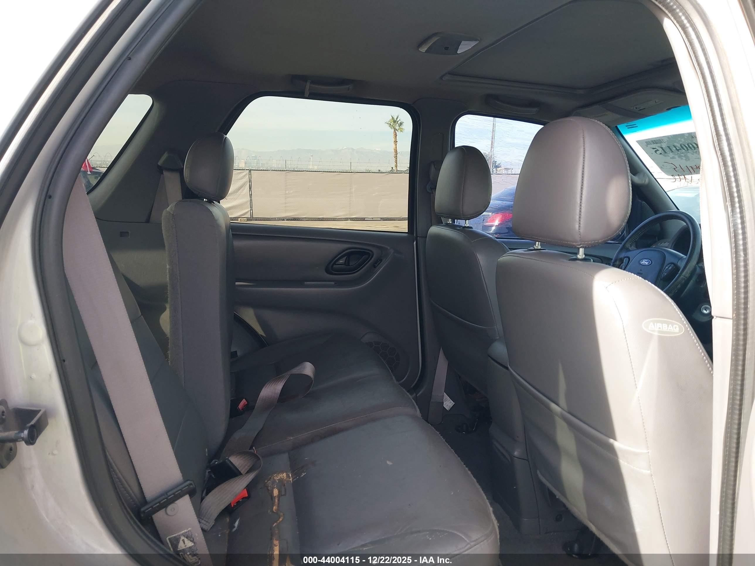 FORD ESCAPE image 8